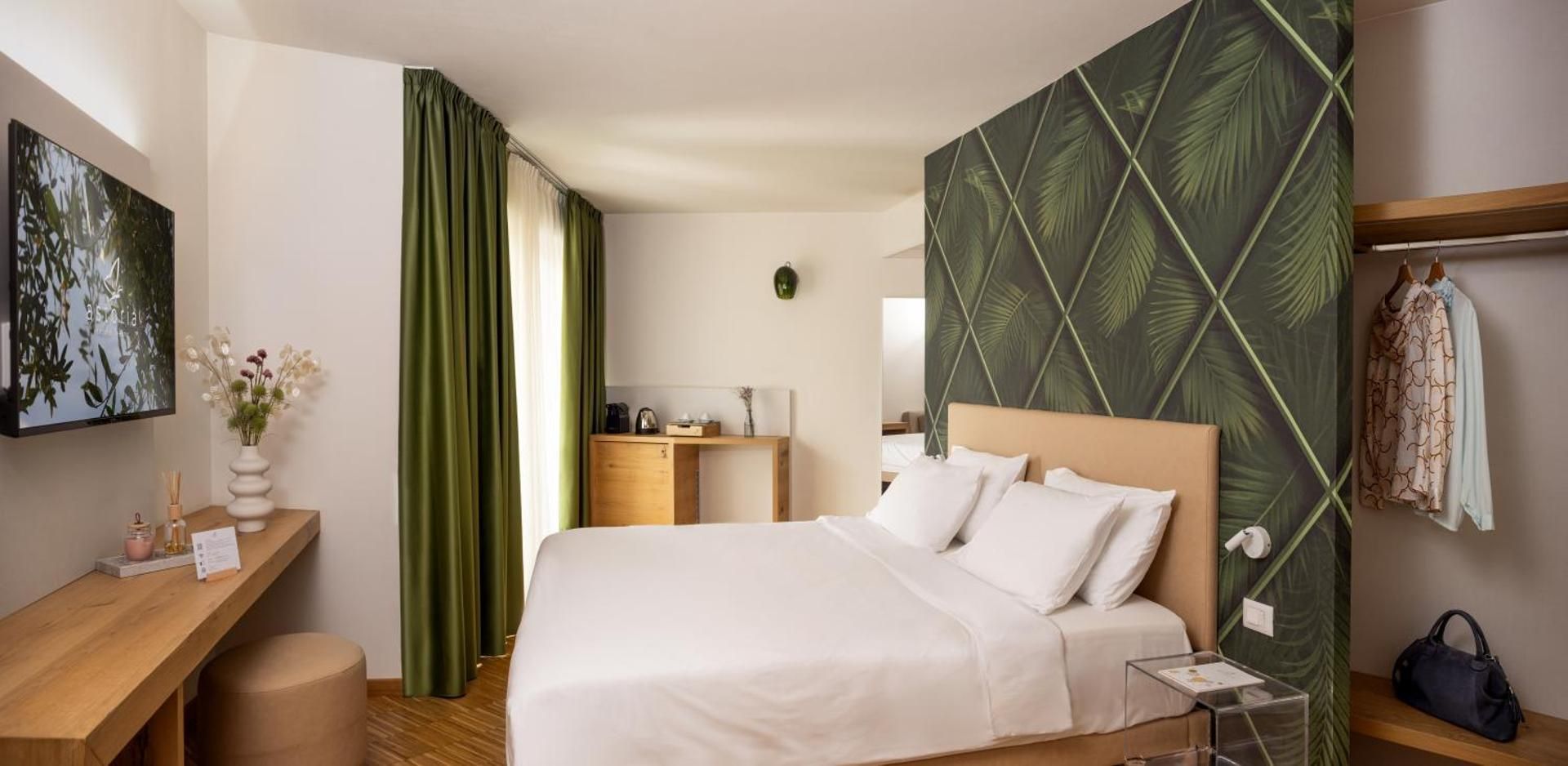 Junior Suite with Park View
