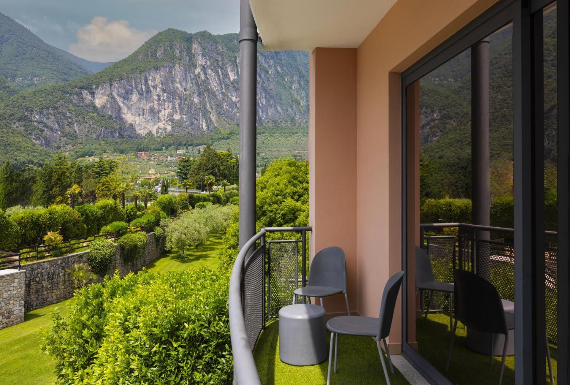 Junior Suite Deluxe with Park View