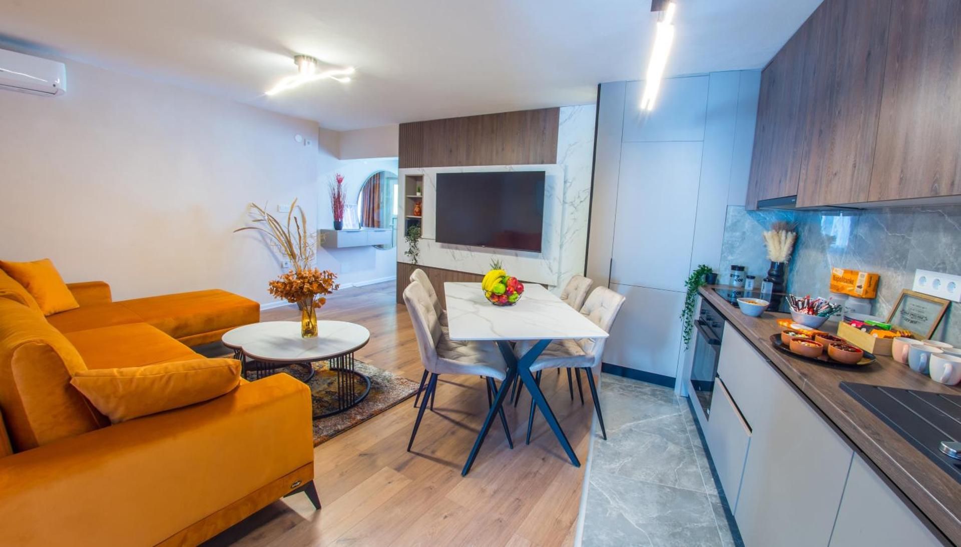 shared lounge/tv area