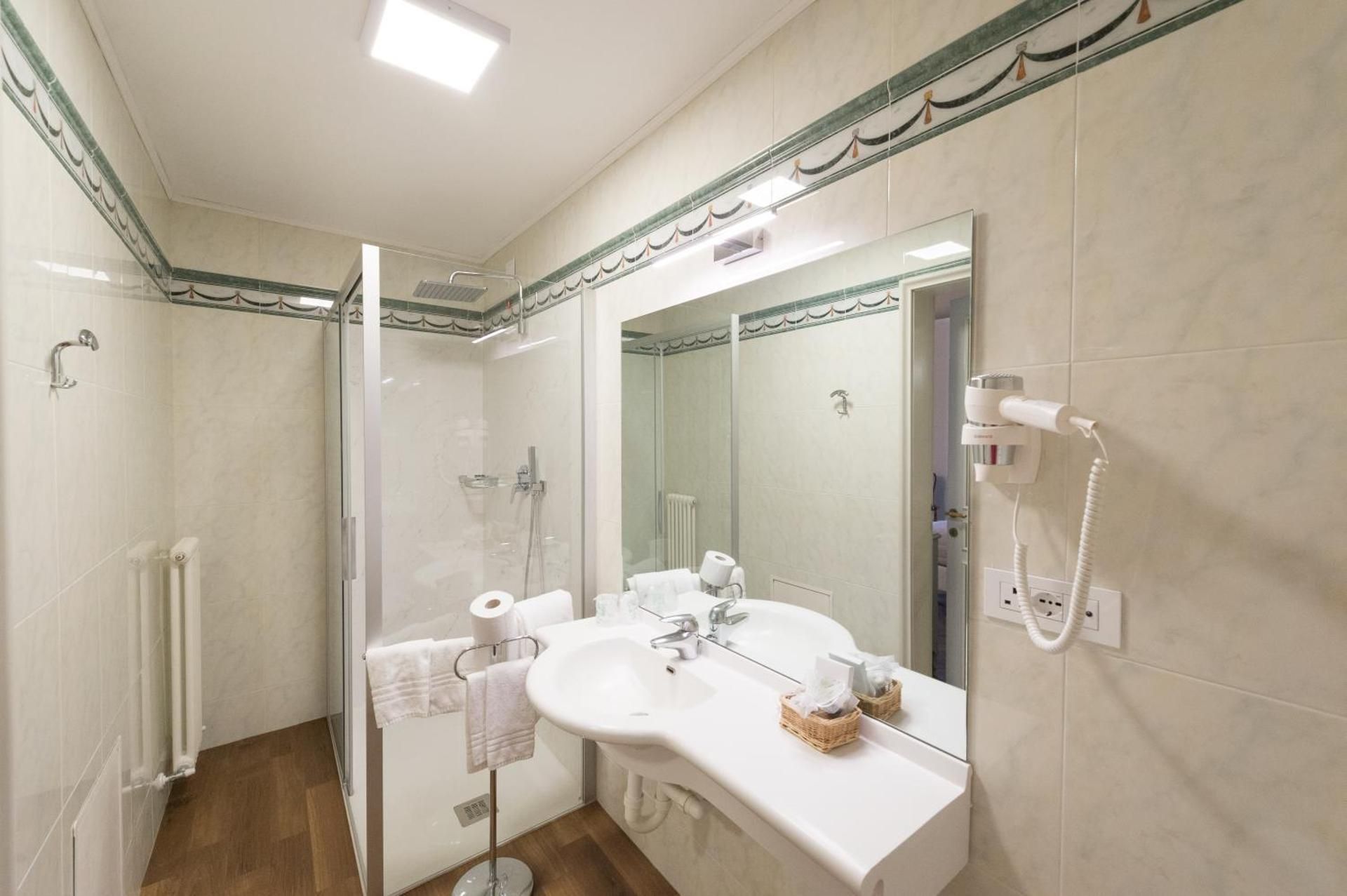 Superior King Room - spa access included