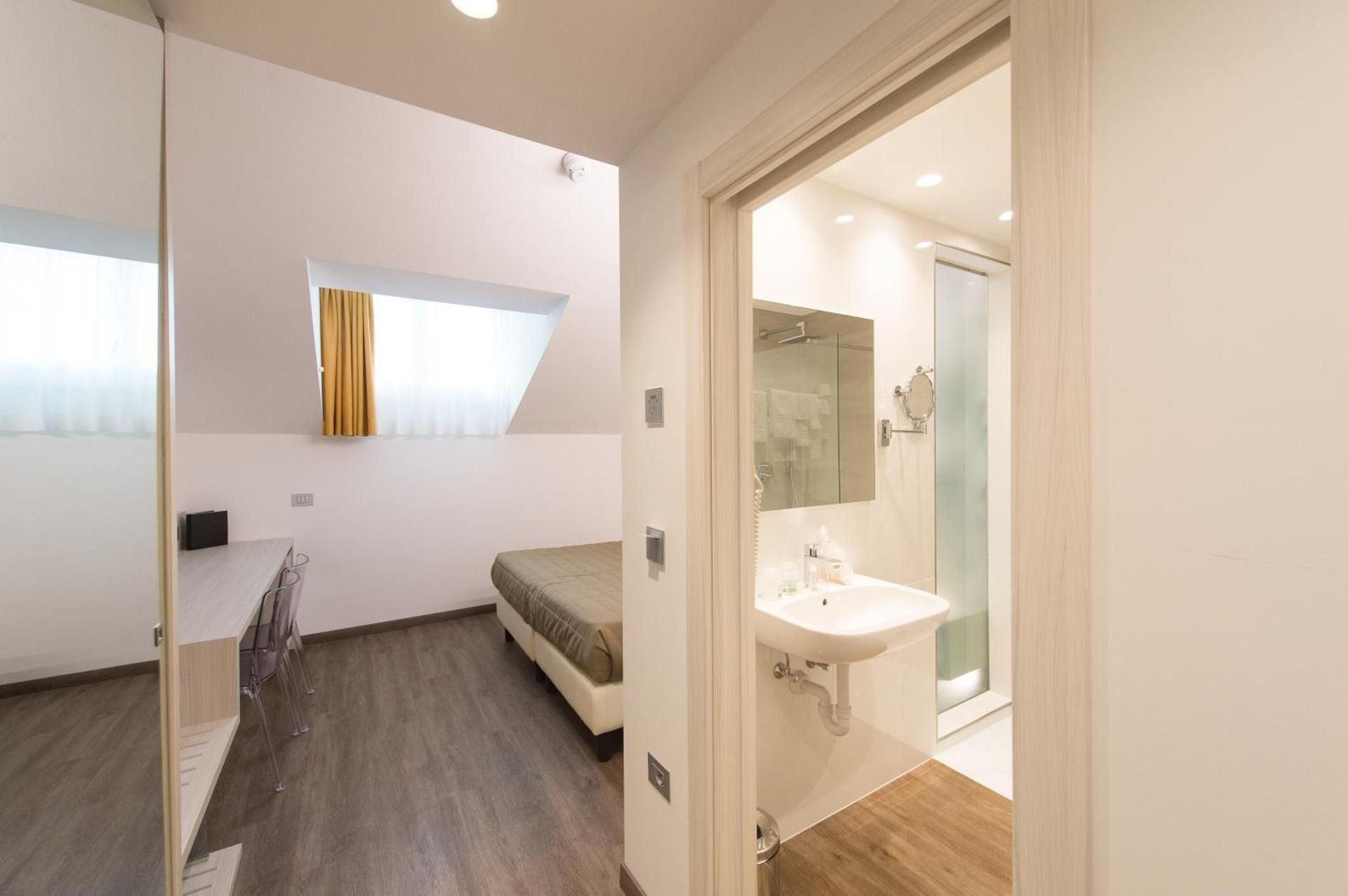 Double Room with French Bed - spa access included