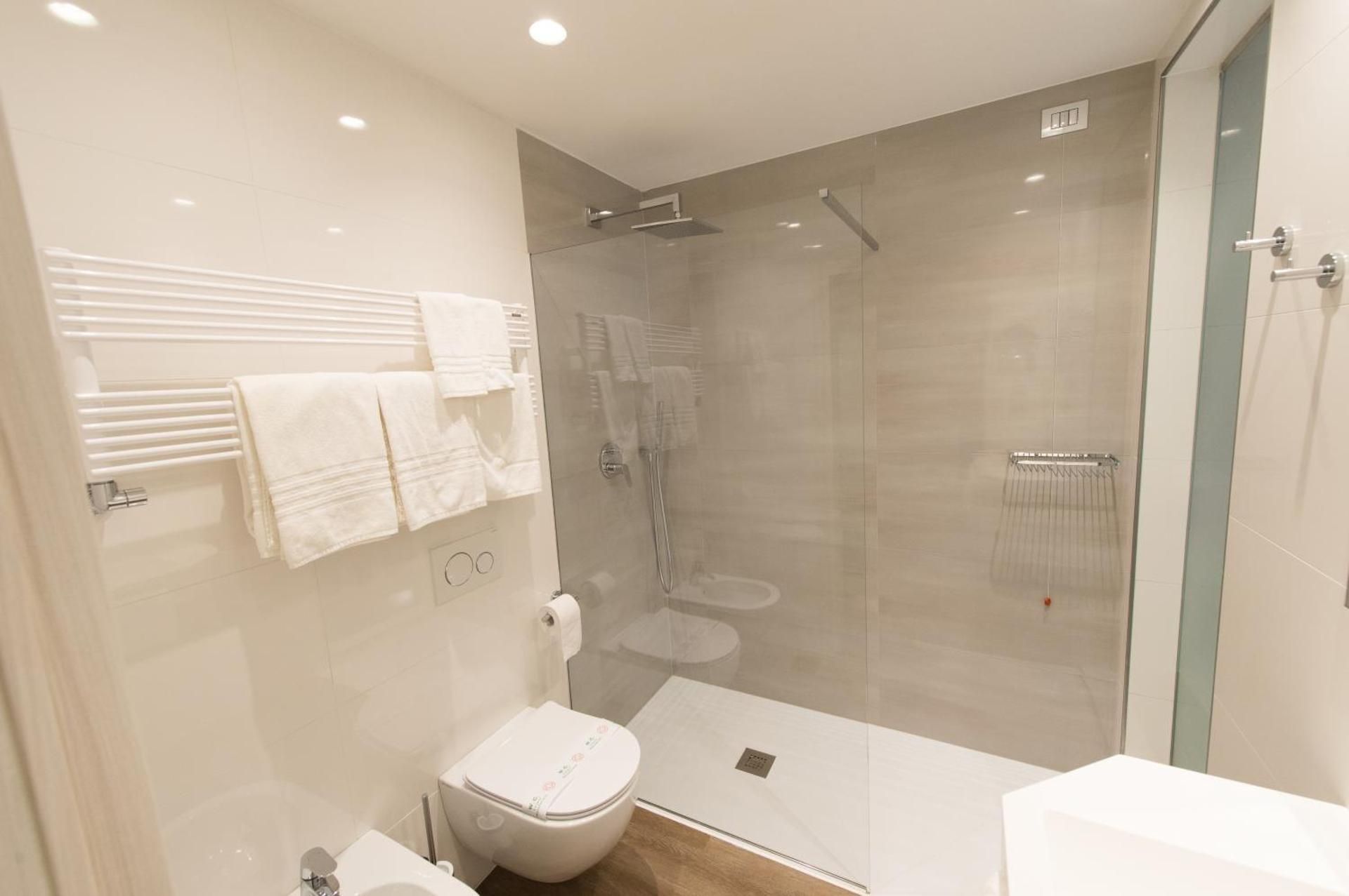 Double Room with French Bed - spa access included