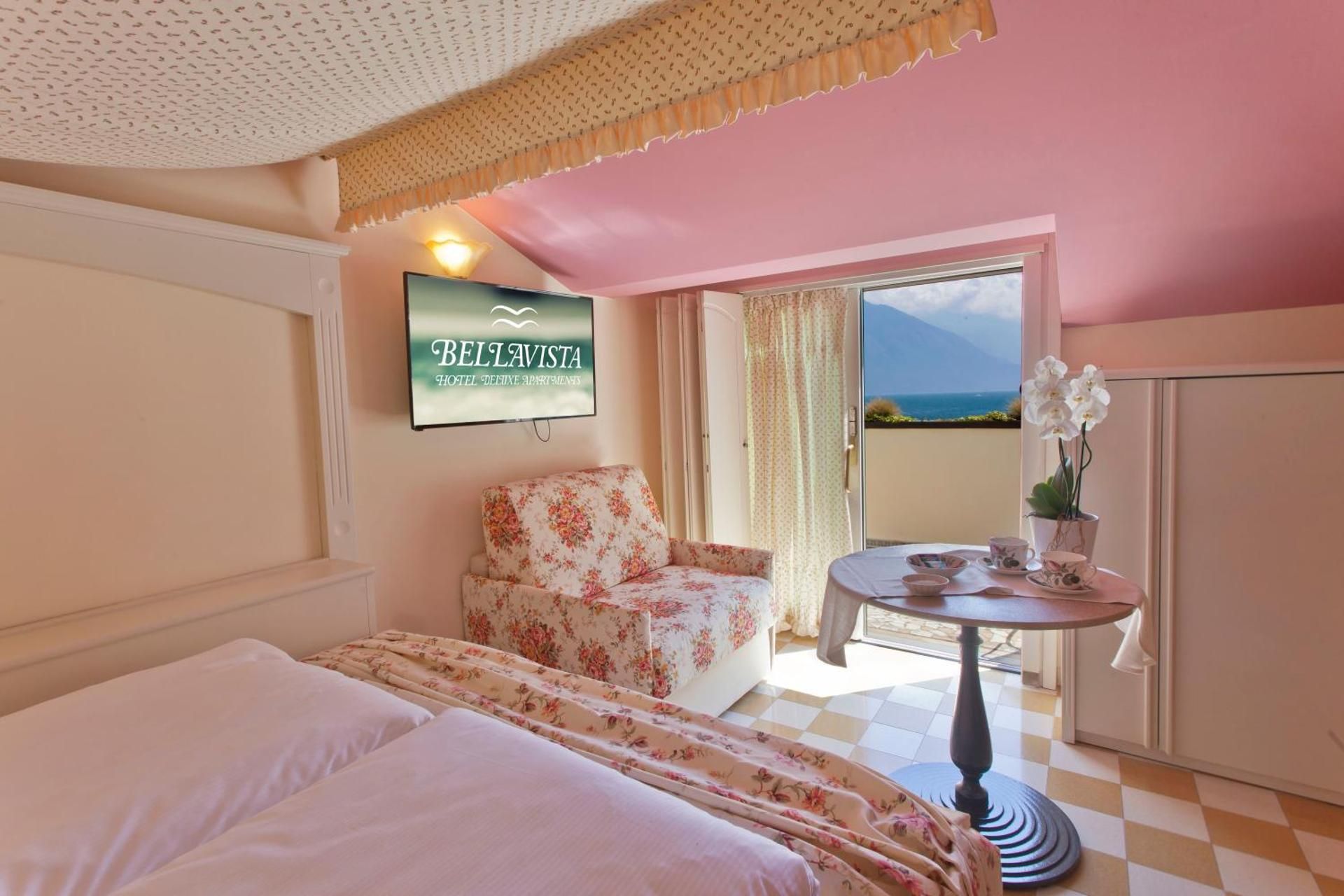 Classic Double Room with Balcony or Terrace, Lake Front