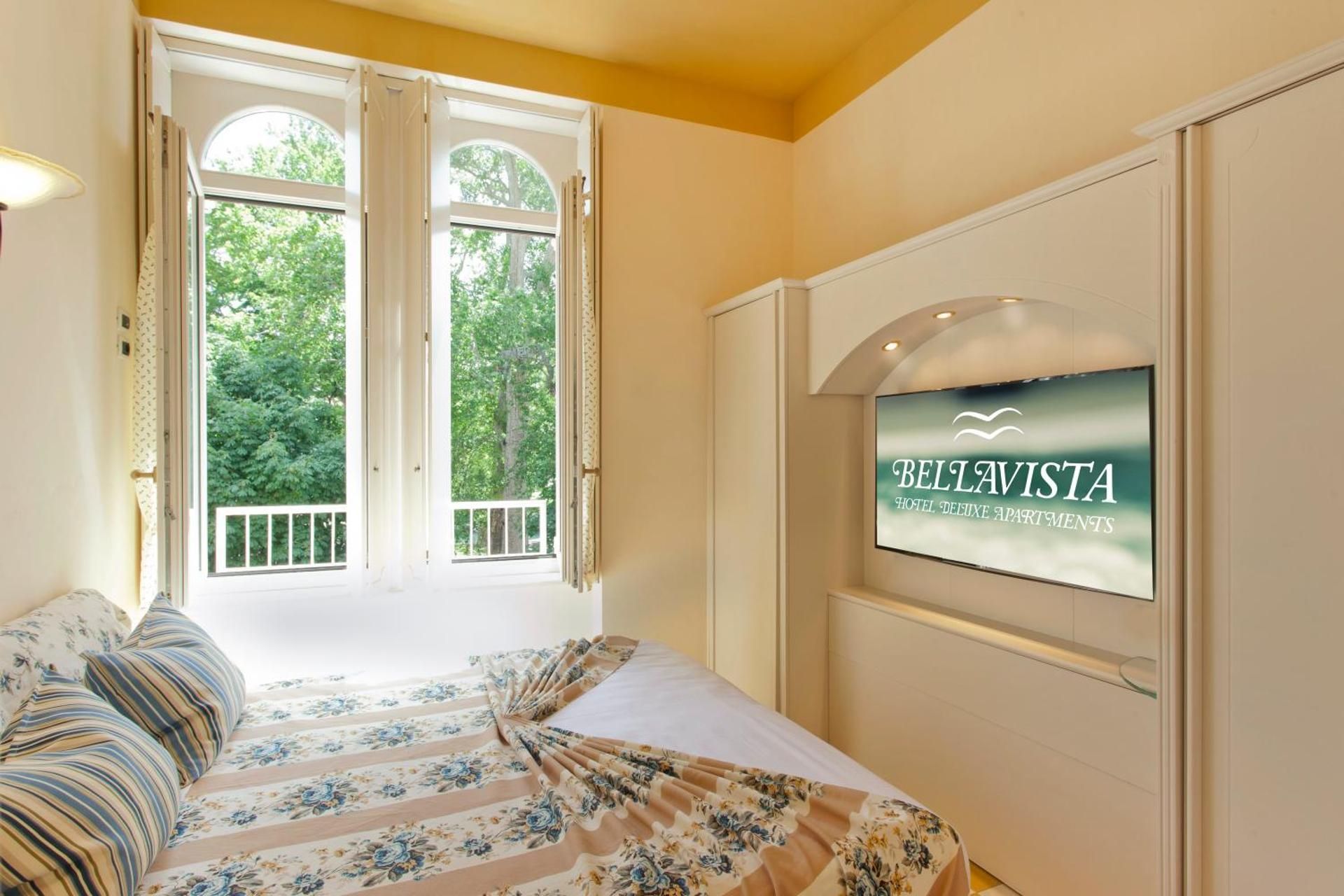 Comfort One-Bedroom Apartment with Balcony, Lake Front