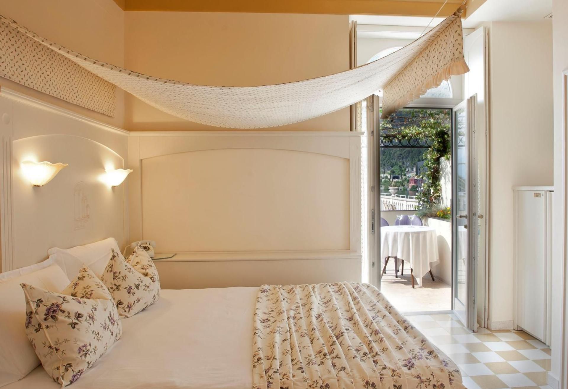 Imperial Room with Jacuzzi and Terrace, Lake Front