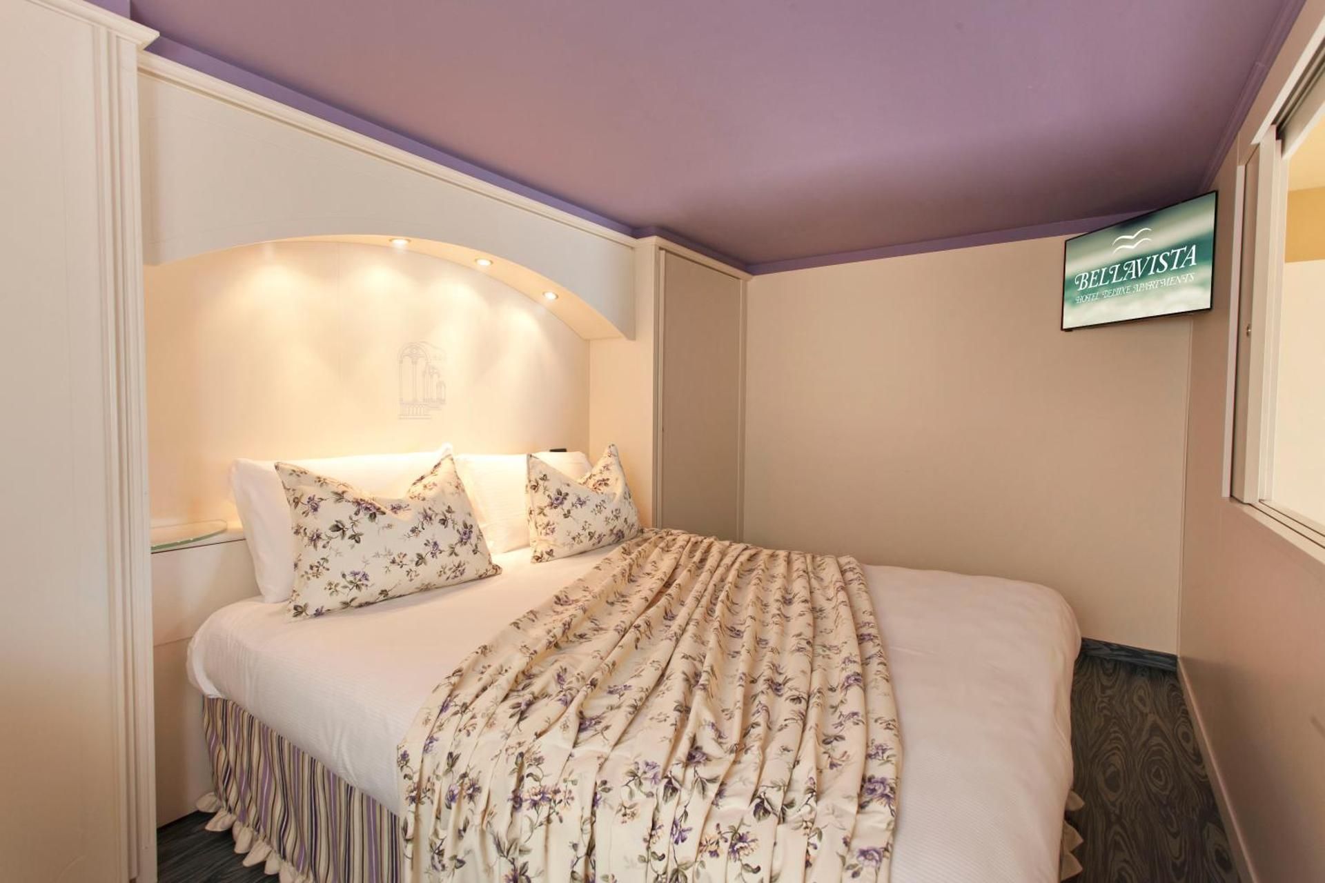 Suite with Lake View