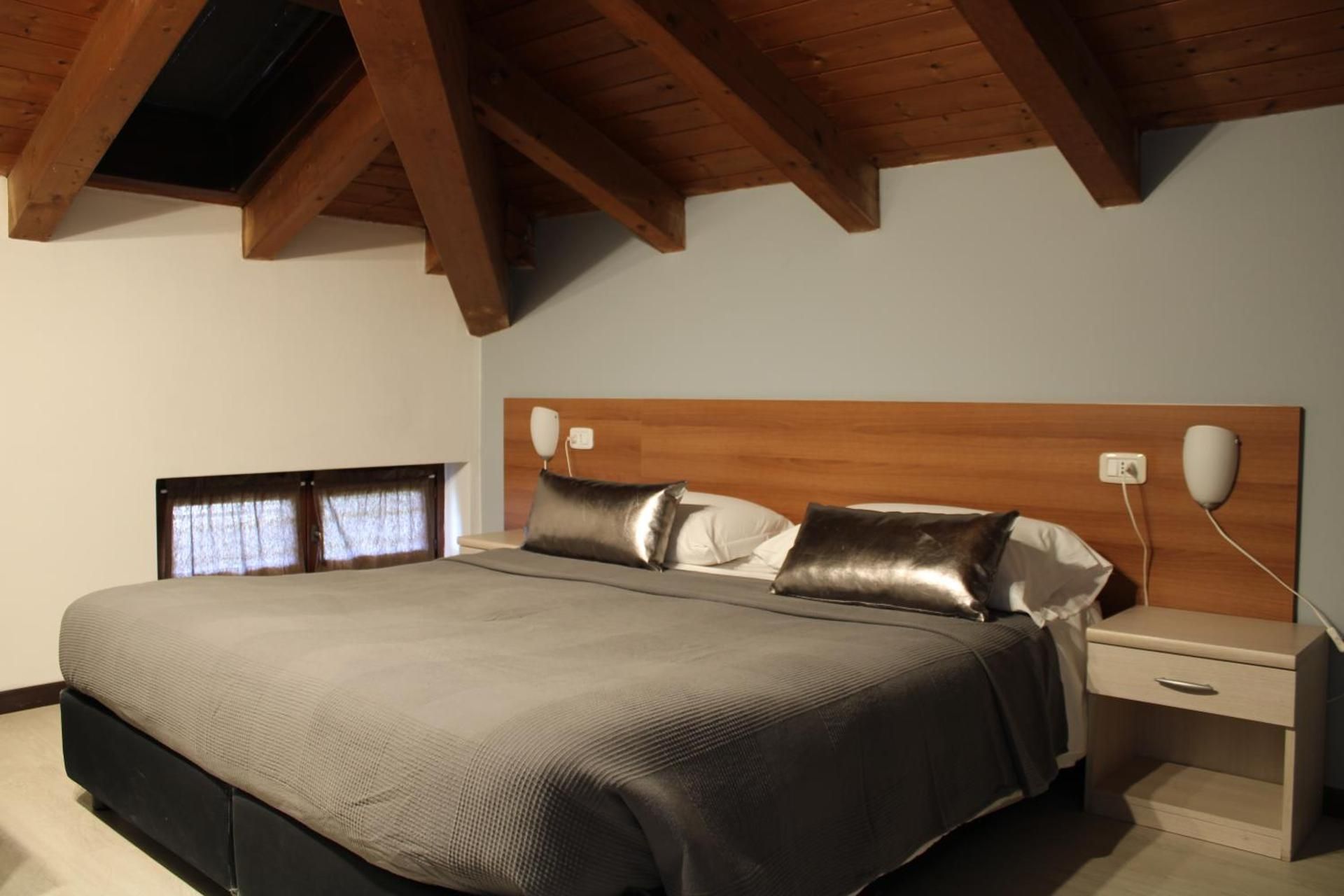 One-Bedroom Apartment - Attic