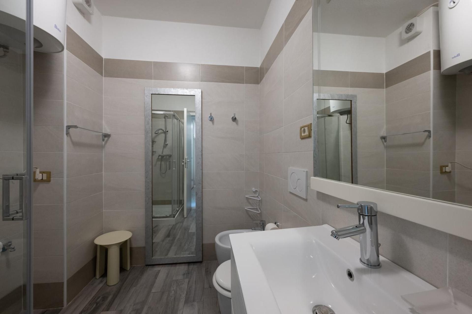 Two-Bedroom Apartment with Balcony and Lateral Lake View