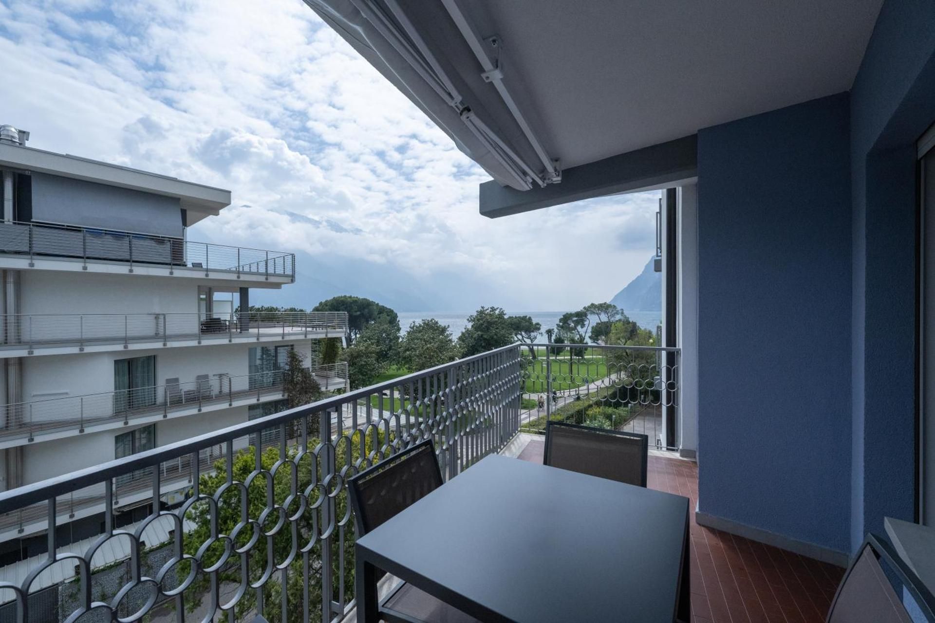 One-Bedroom Apartment with Balcony and Lake View