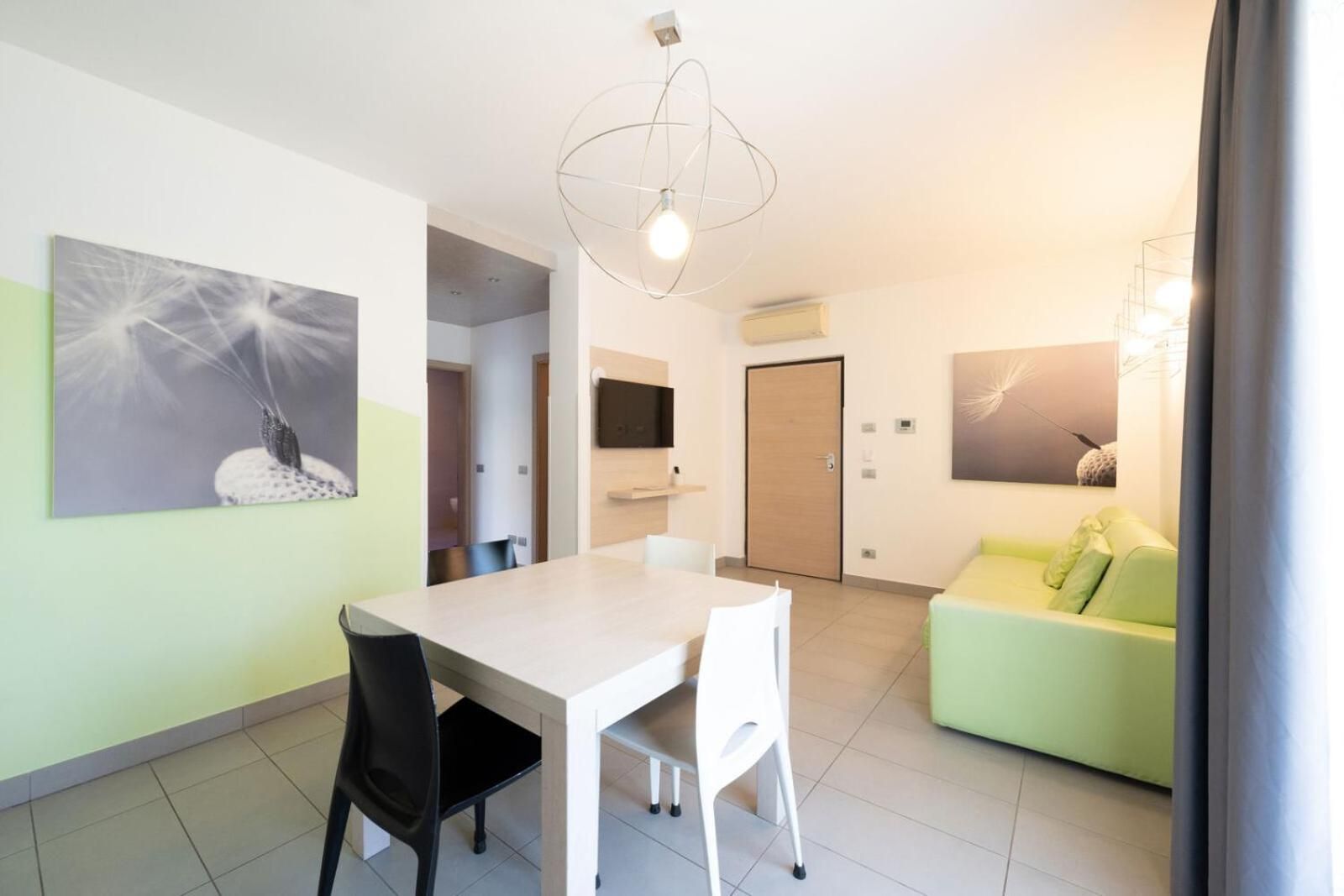 DELUXE APARTMENT