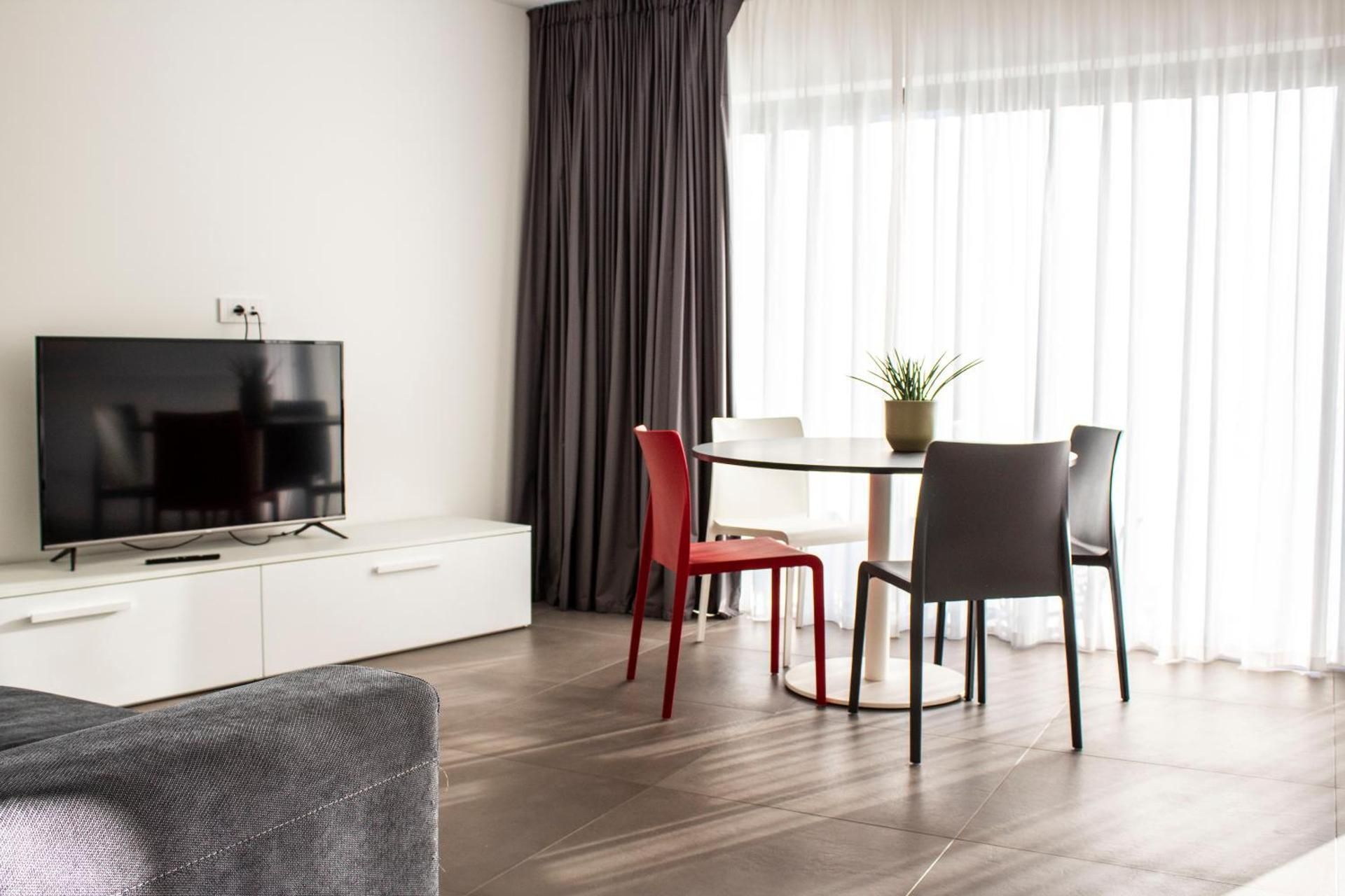 Superior One-Bedroom Apartment