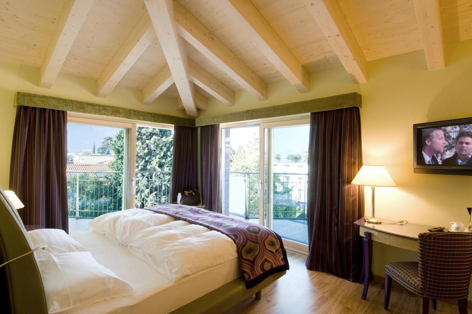 Superior Double Room with Jacuzzi