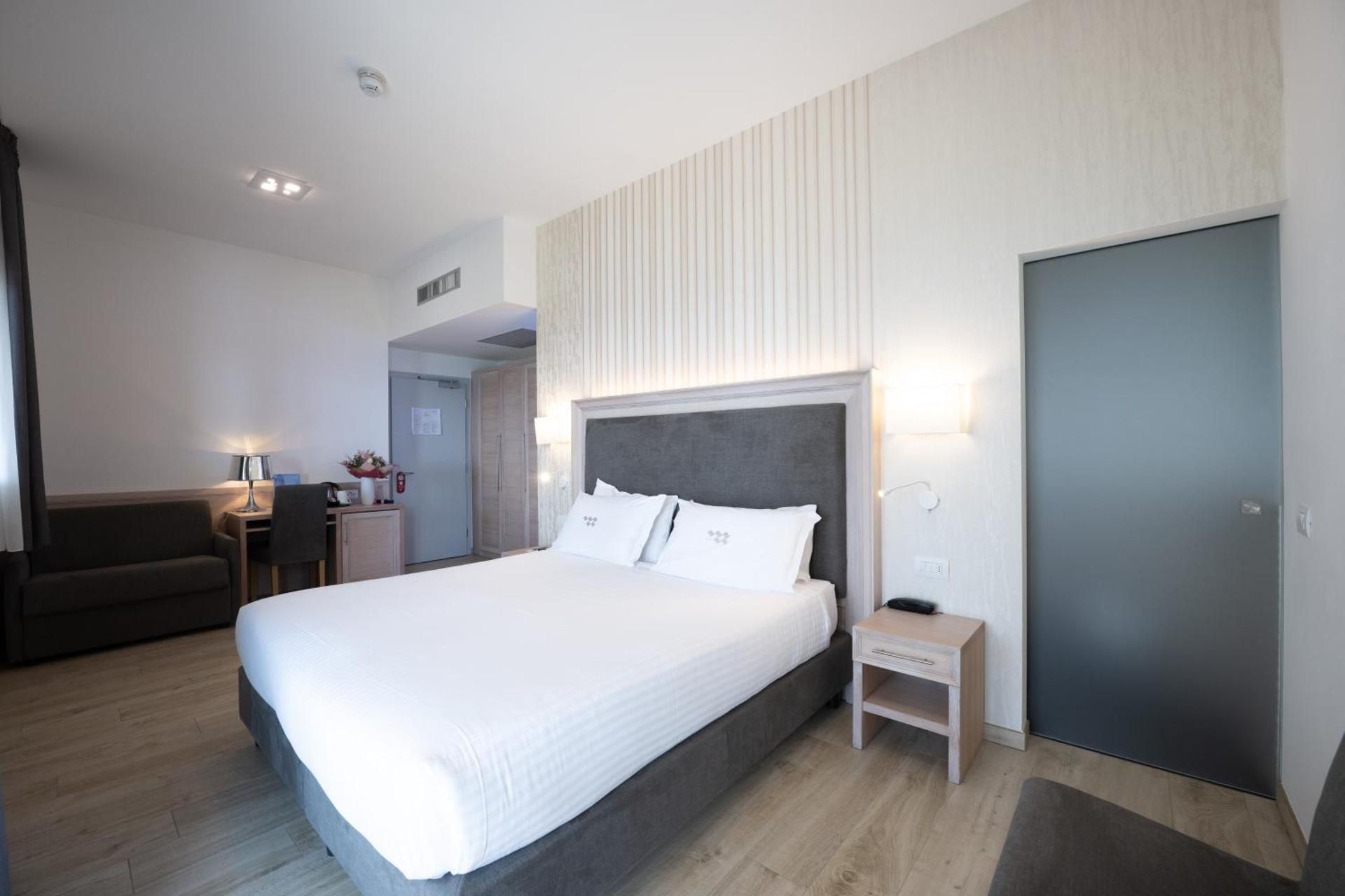 King Suite with Lake View and Terrace