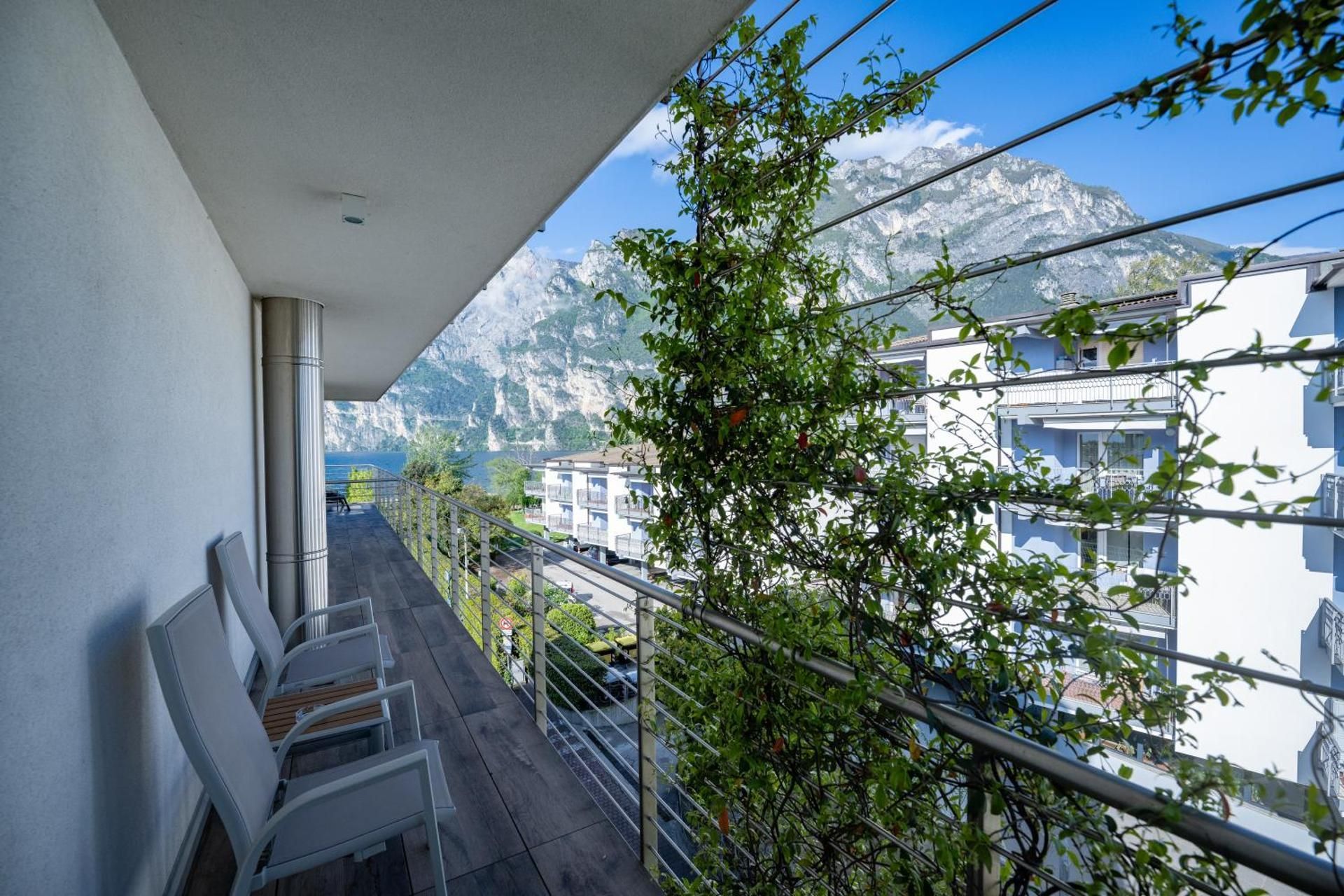 Comfort Double Room with Partial Lake View and Balcony