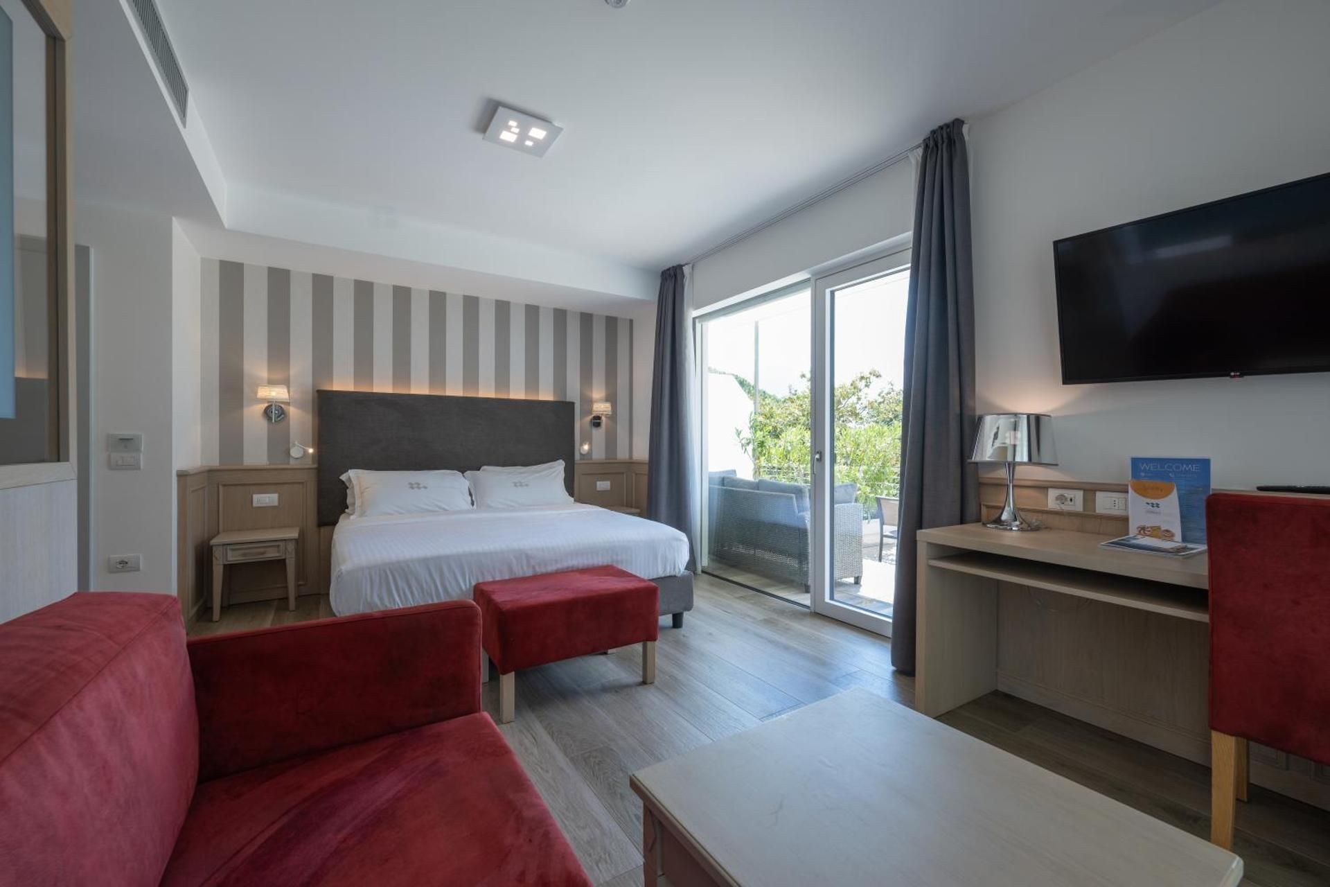 Junior Suite with Terrace and Lake View