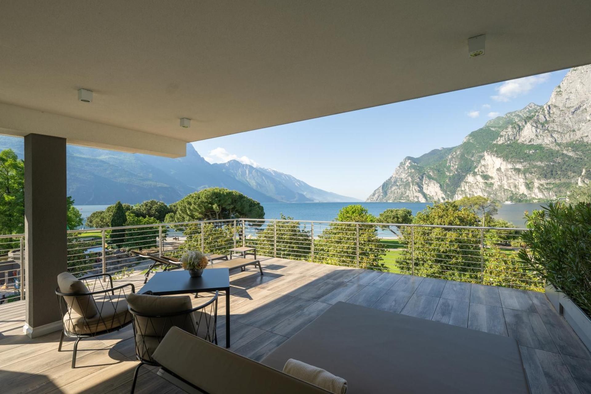 Executive Suite with Terrace and Lake View