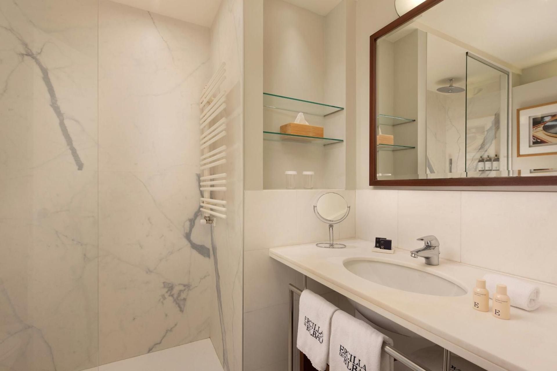 Vintage Guest room with Twin Beds