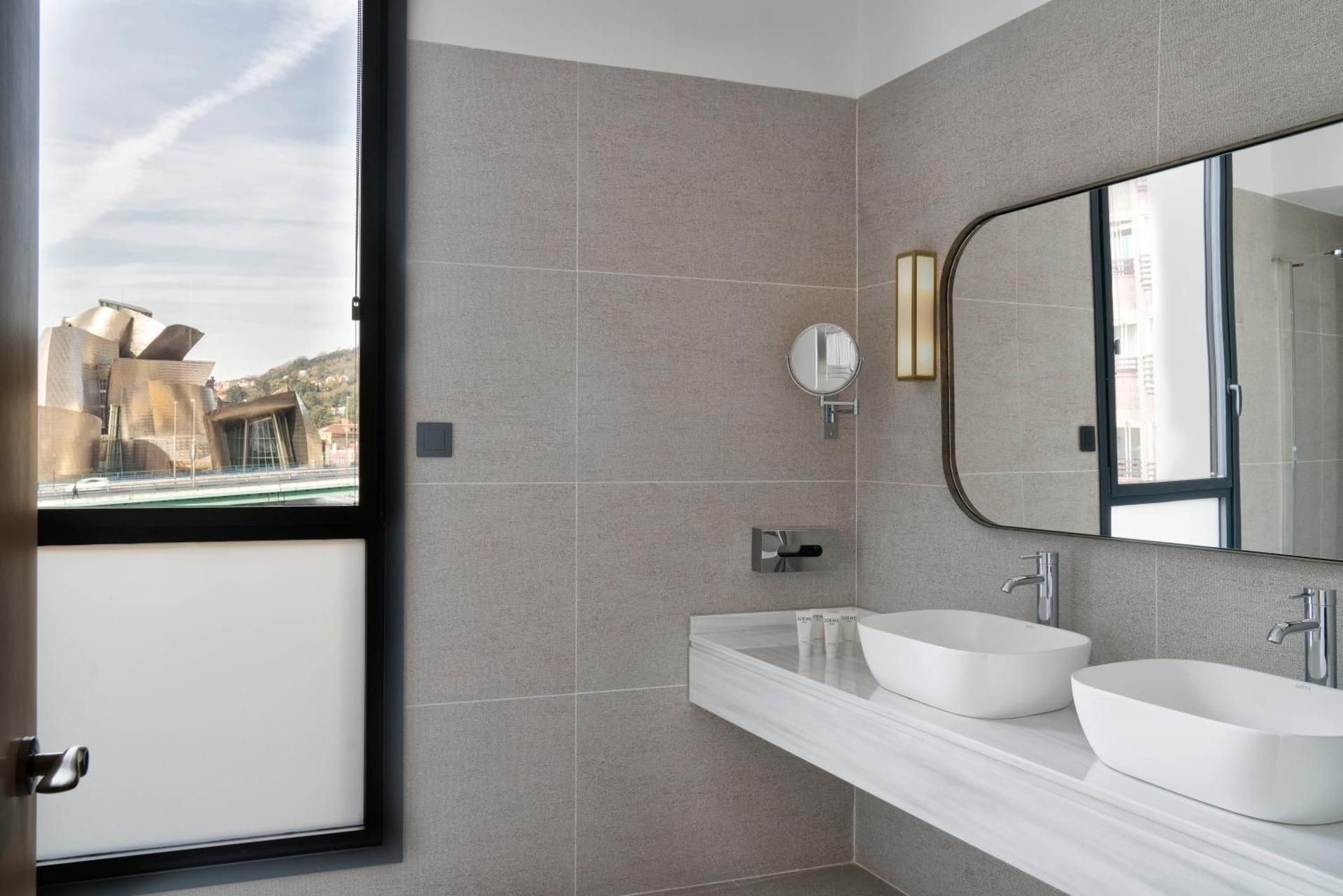 Suite Junior with Guggenheim view