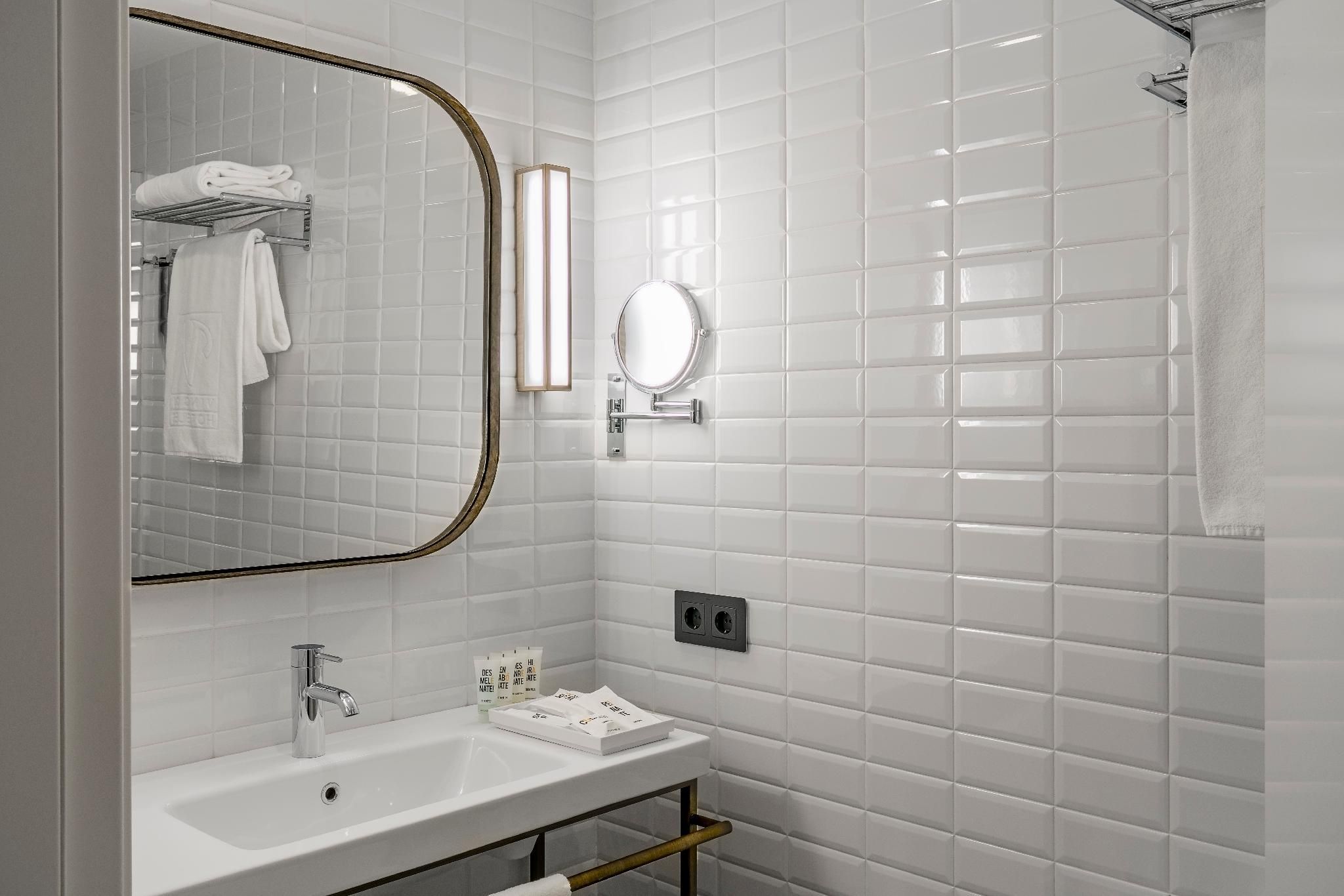 Single with Guggenheim View