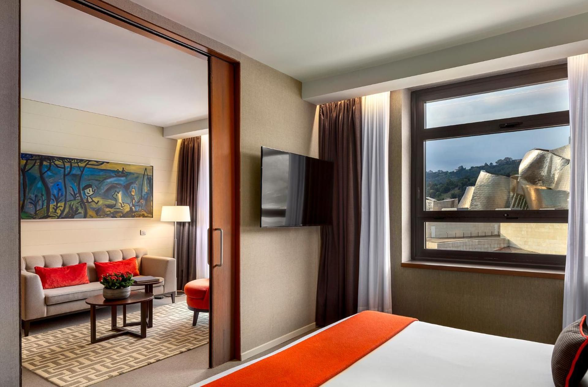 Deluxe Suite with Guggenheim view