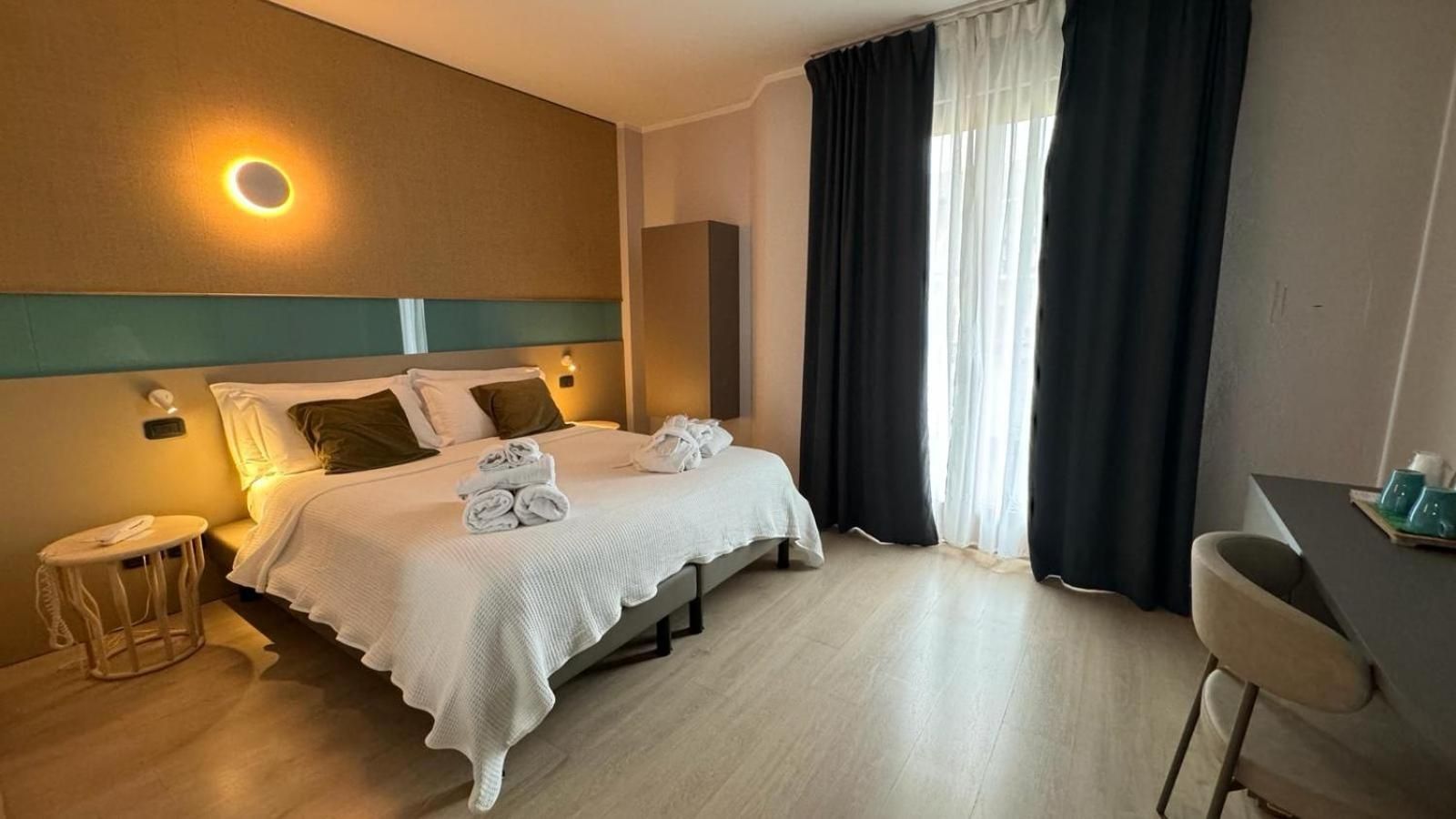 Comfort Double Room with Partial Lake View