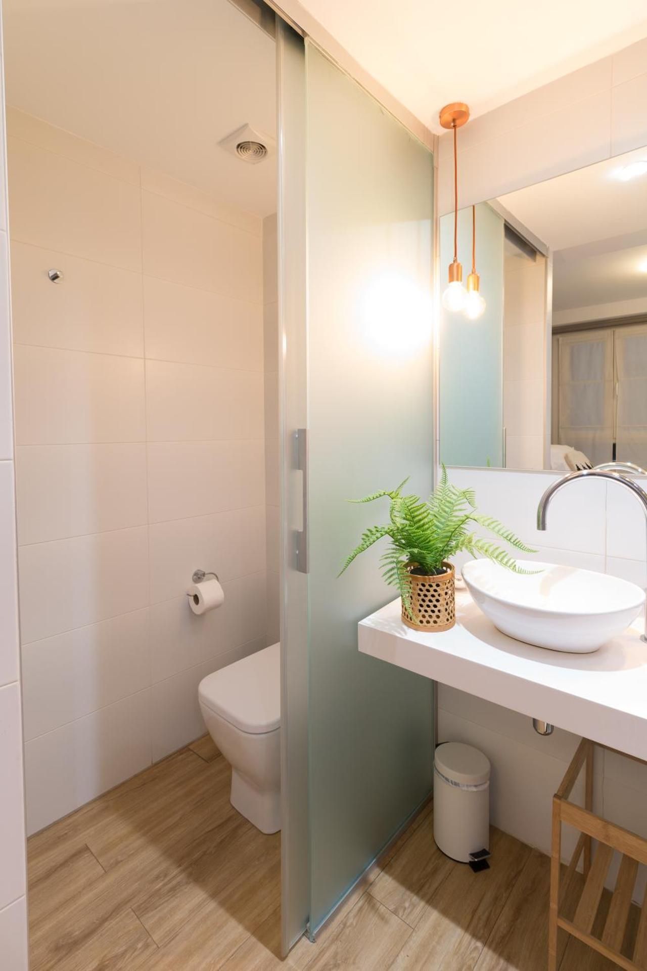 Bilbao Art Lodge Staynnapartments Single Room With Private Bathroom 3