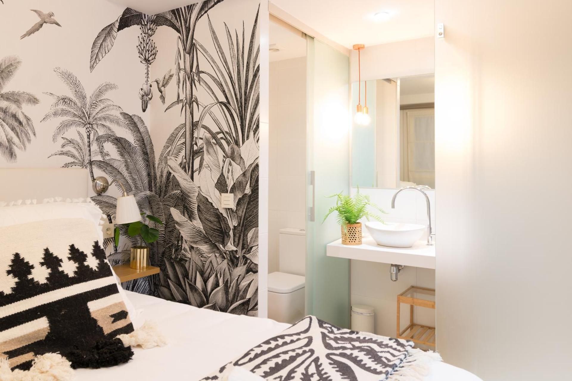 Bilbao Art Lodge Staynnapartments Single Room With Private Bathroom 2