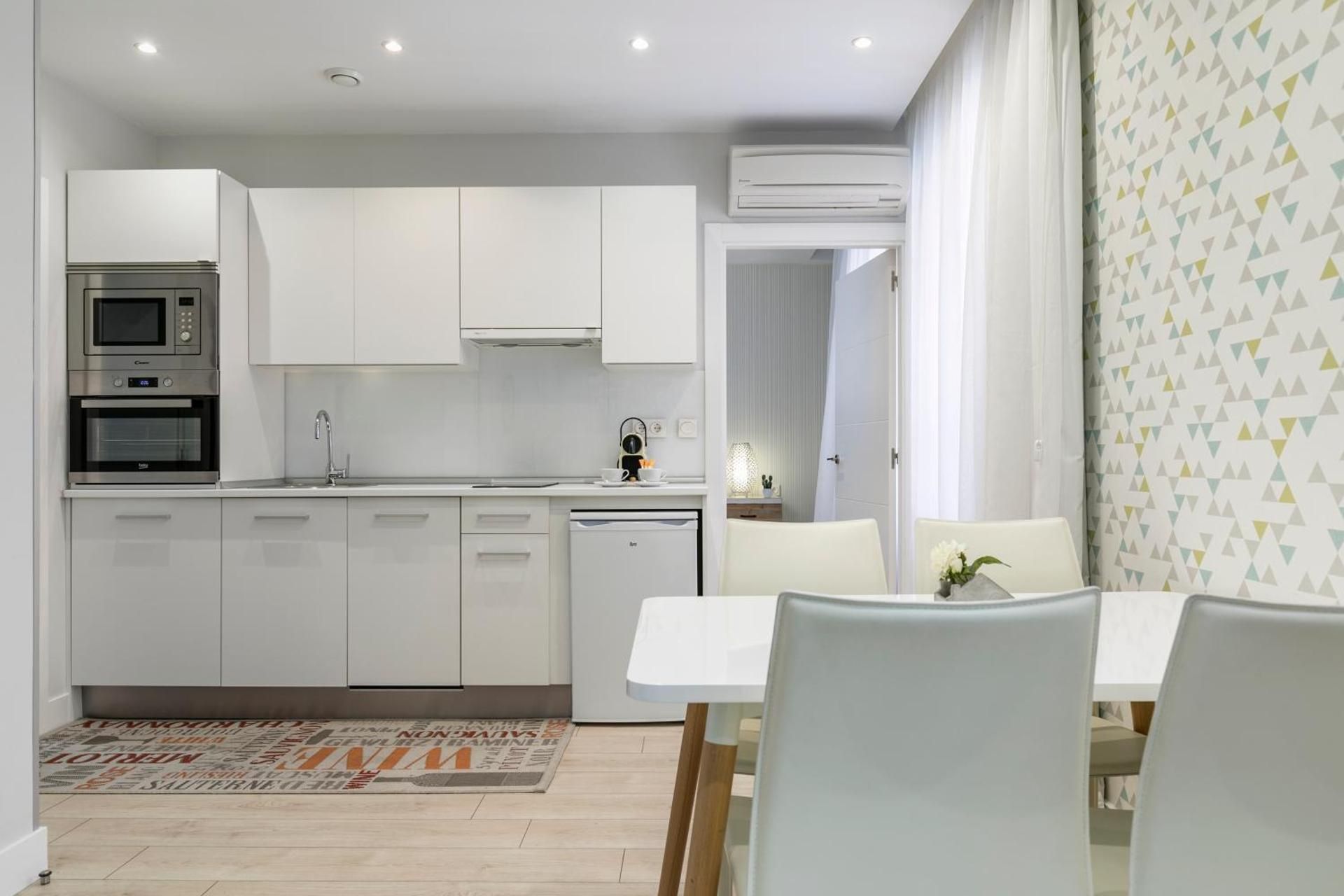 BMA by Forever Rentals Deluxe One-Bedroom Apartment 3