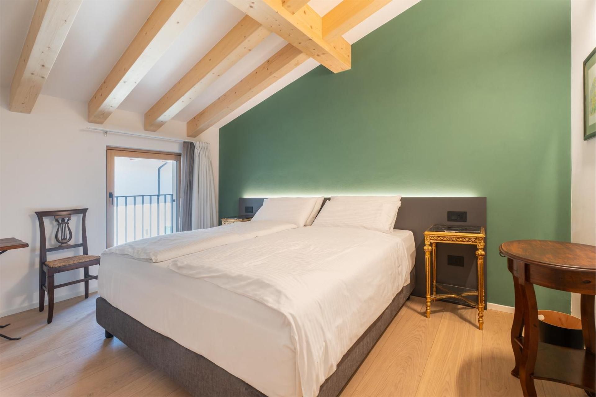 SMALL DOUBLE OR TWIN ROOM
