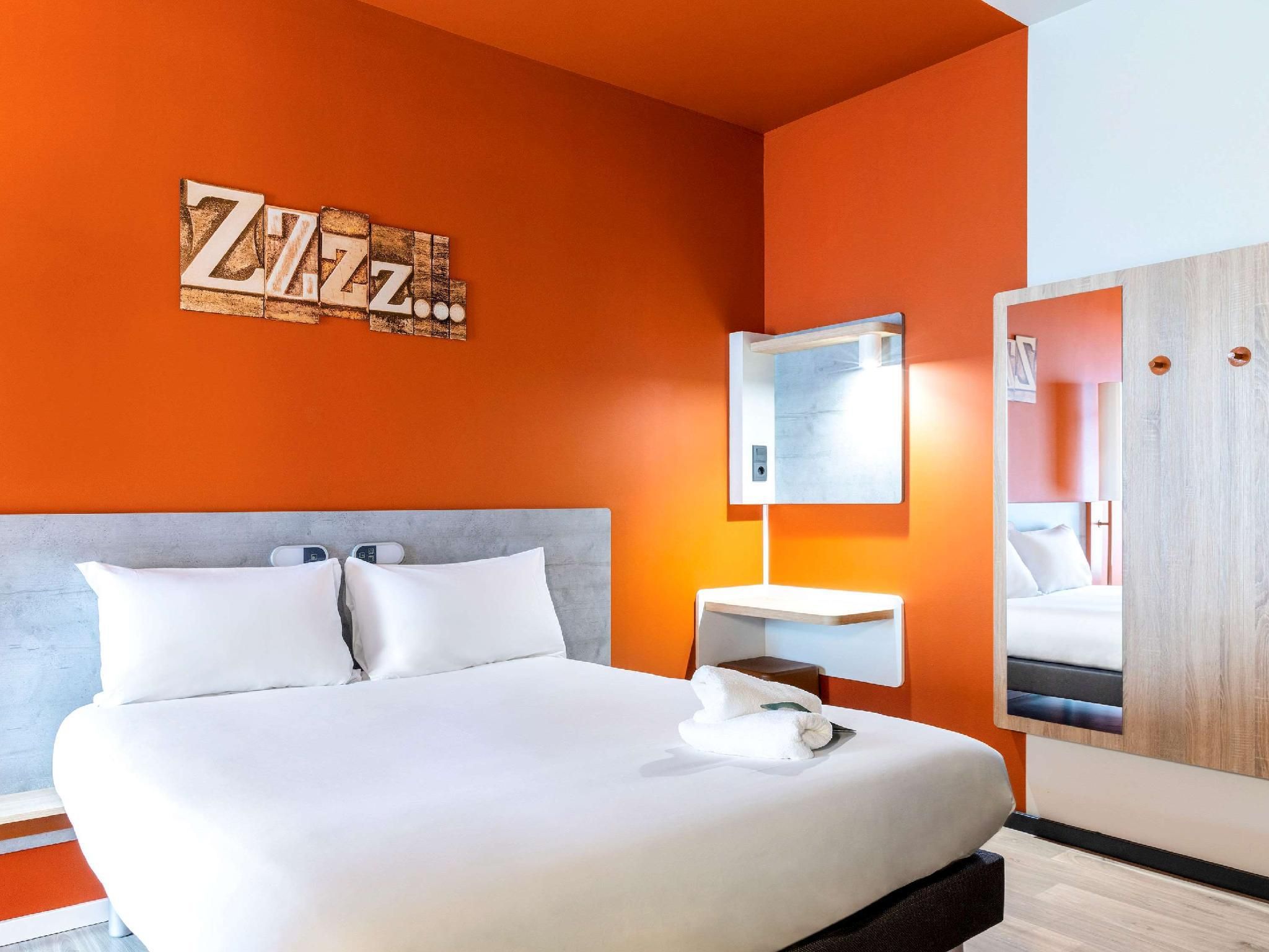 Room with double bed for one person.