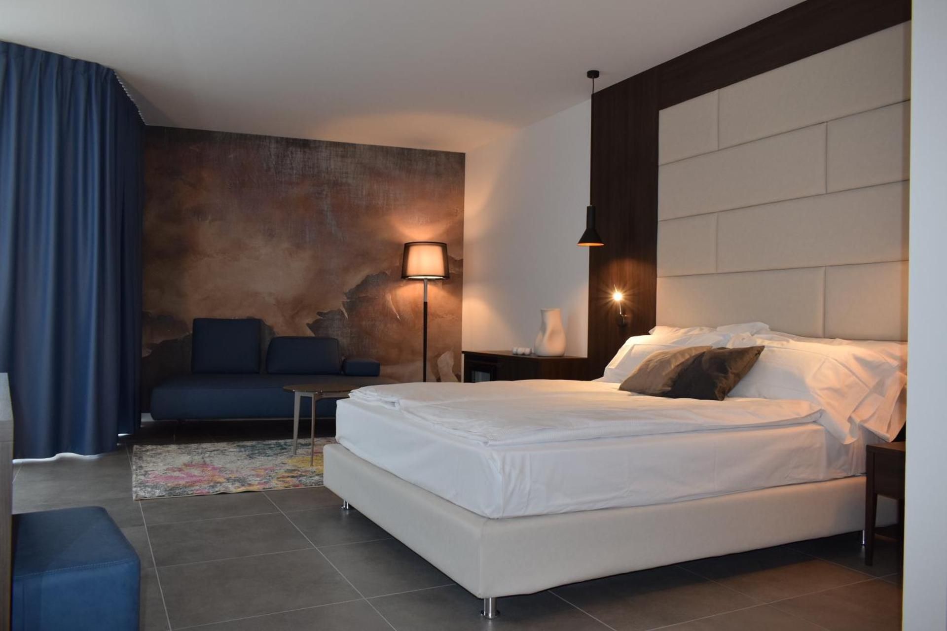Junior Suite with Balcony and Lake View