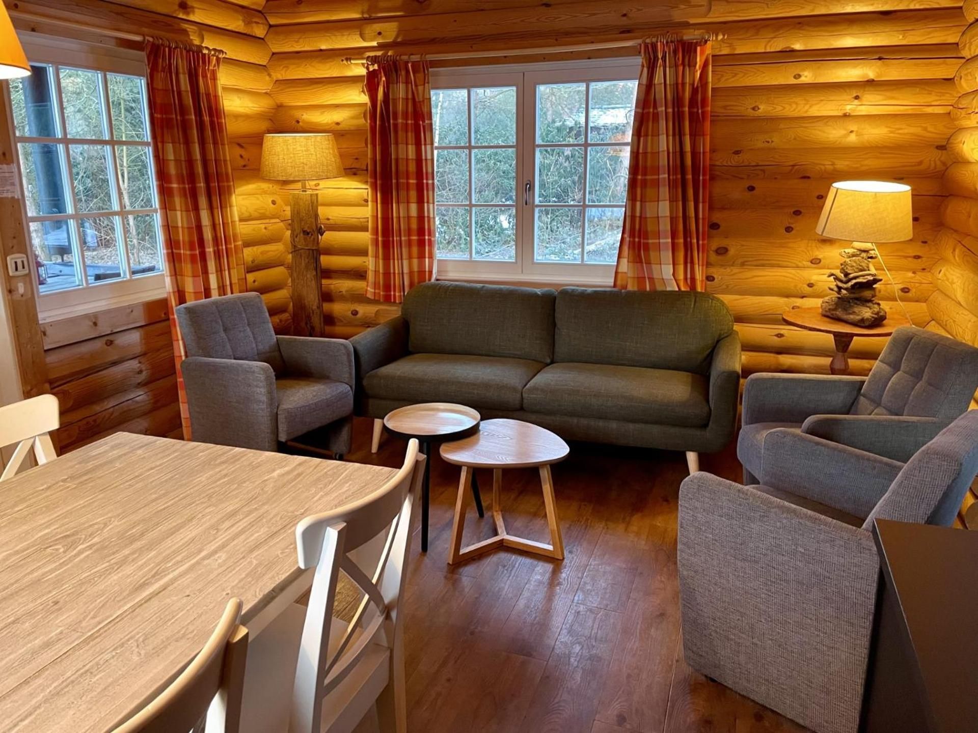 Deluxe Chalet with Hot Tub