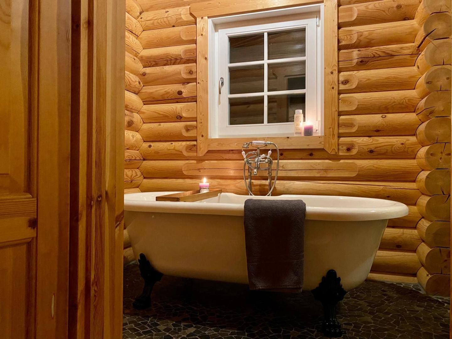 Deluxe Chalet with Hot Tub