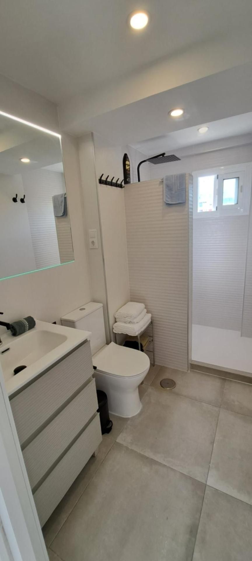 One-Bedroom Apartment with View