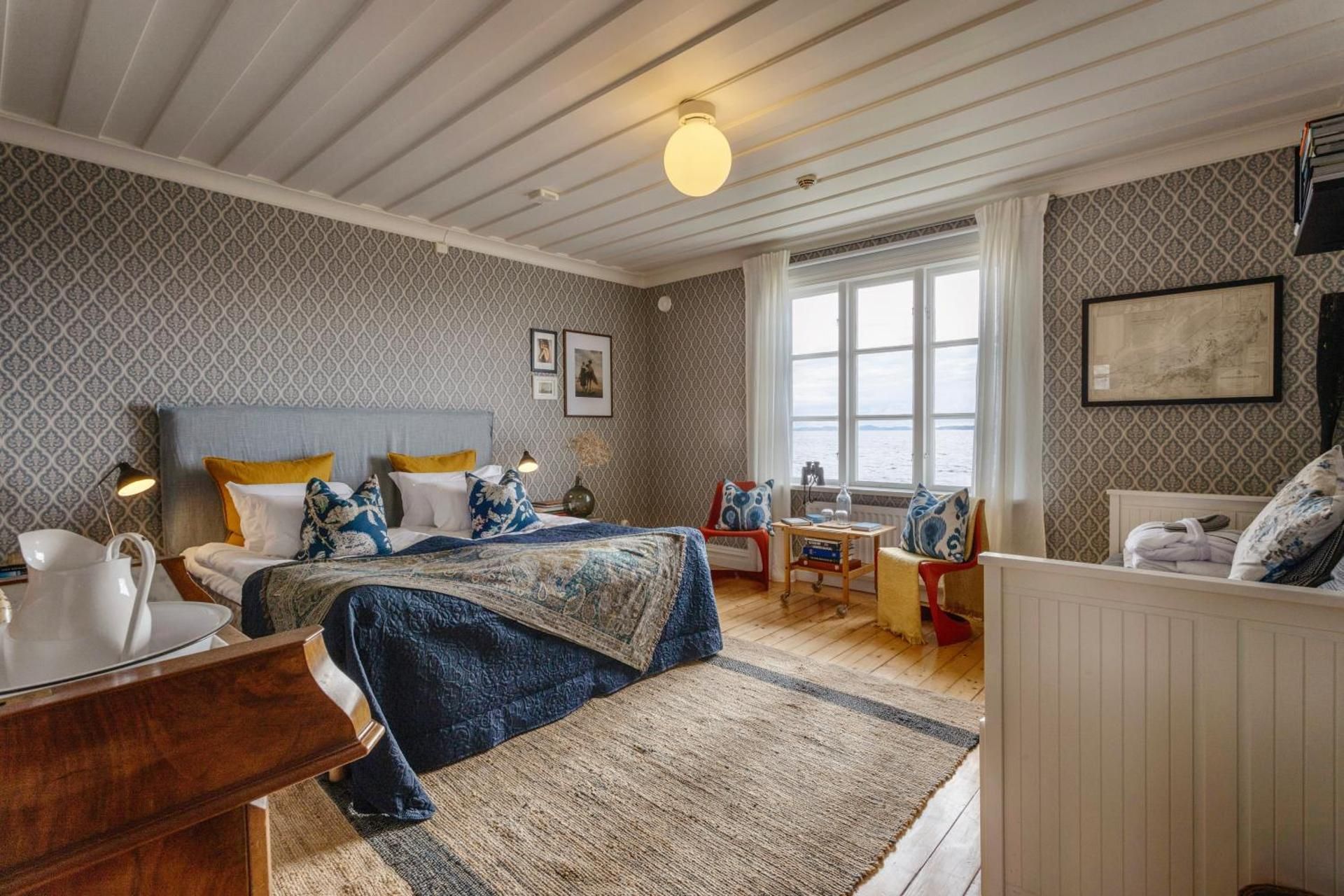 Quadruple Room with Shared Bathroom