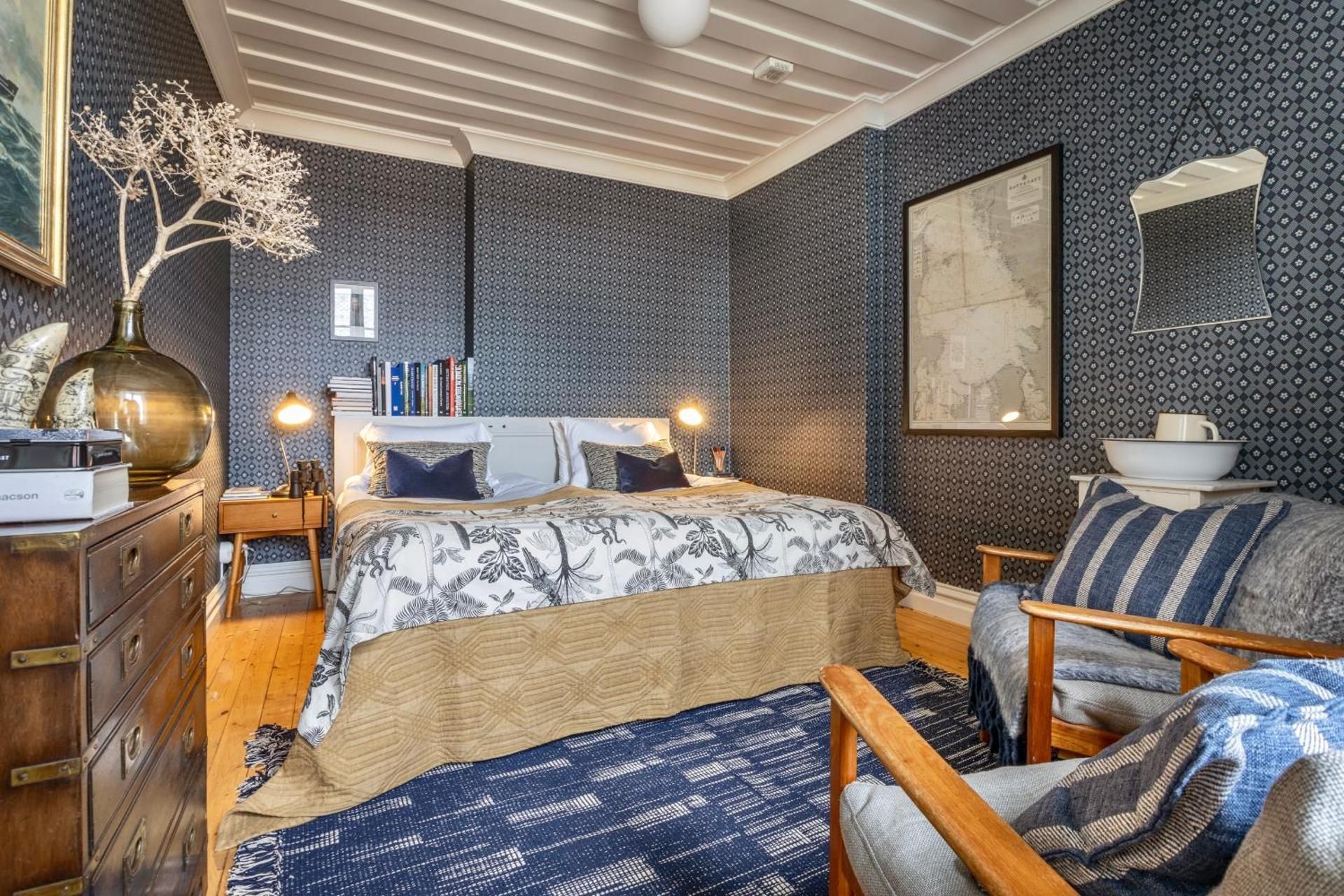 Standard Double Room with Shared Bathroom