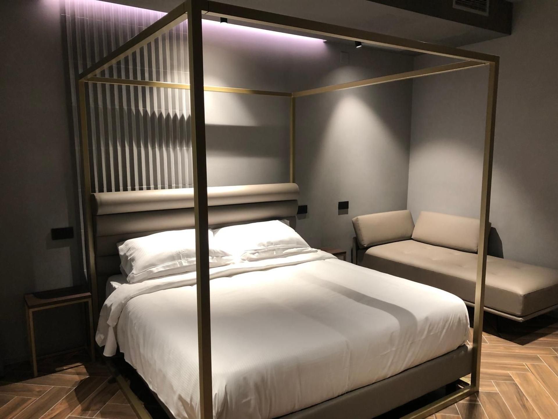 Deluxe Room (2 Adults + 1 Child)