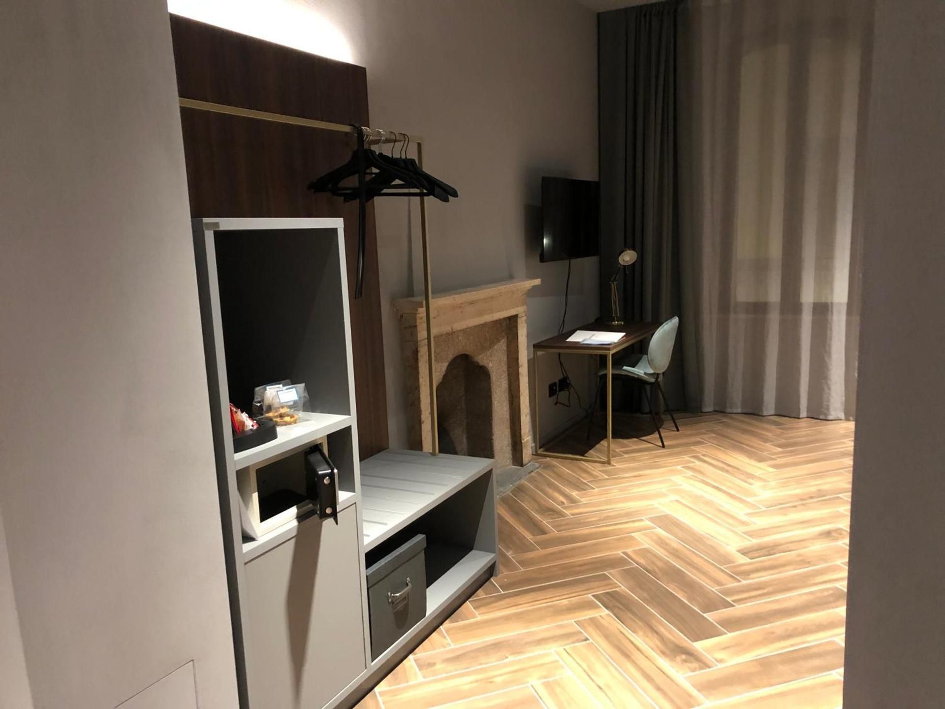 Deluxe Room (2 Adults + 1 Child)