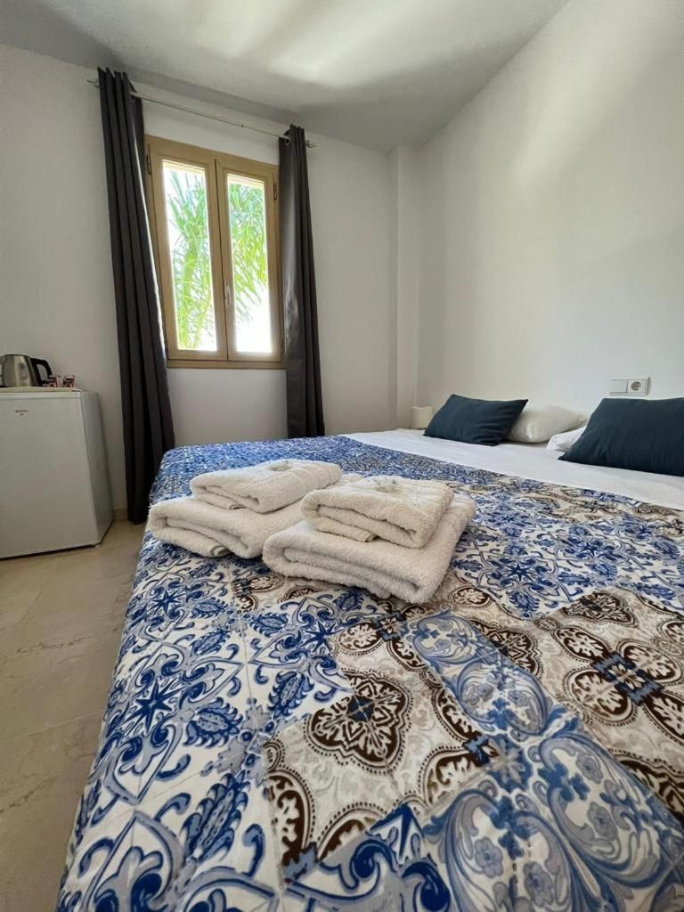 Double Room with Shared Bathroom