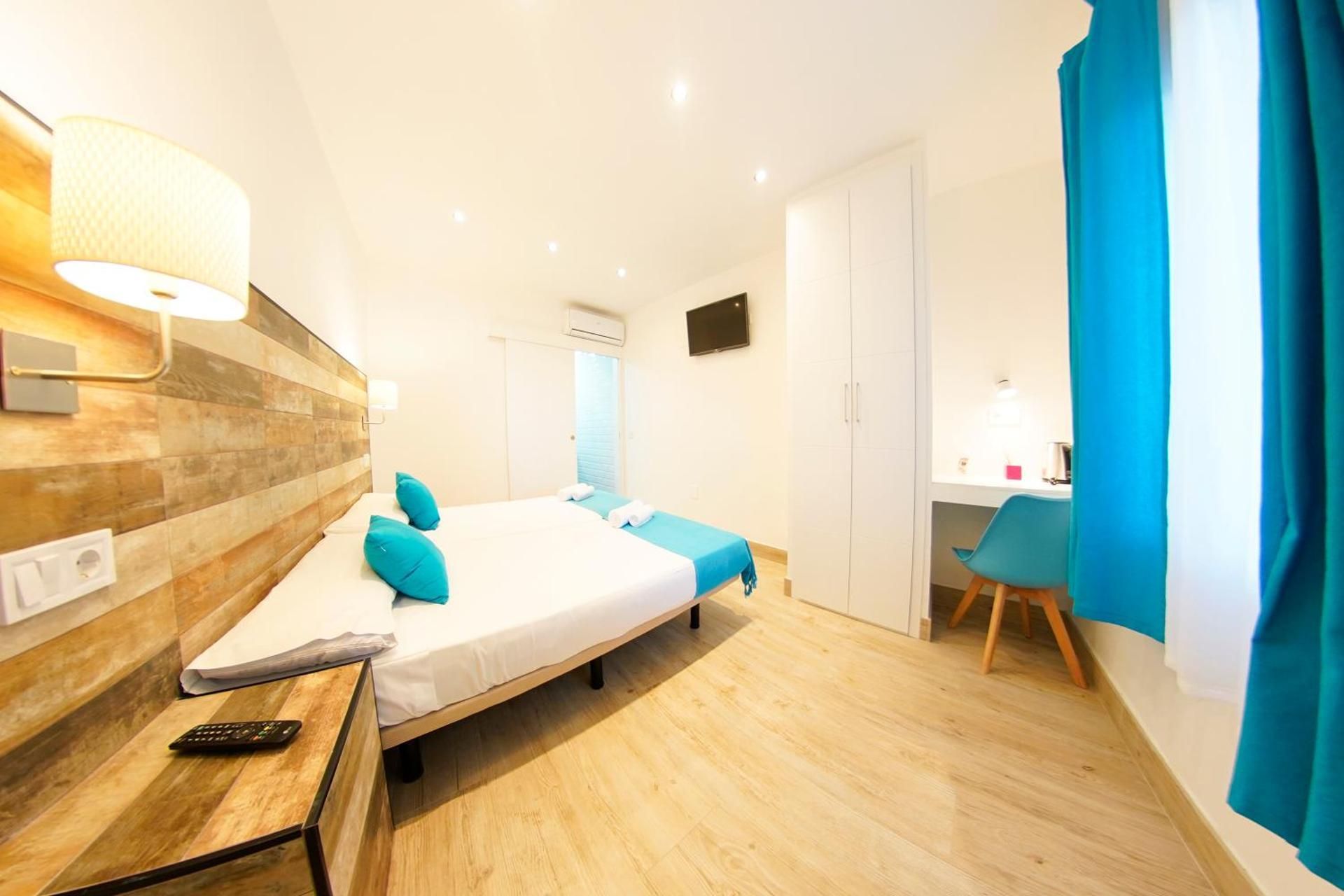 Single Room with Free Airport Shuttle