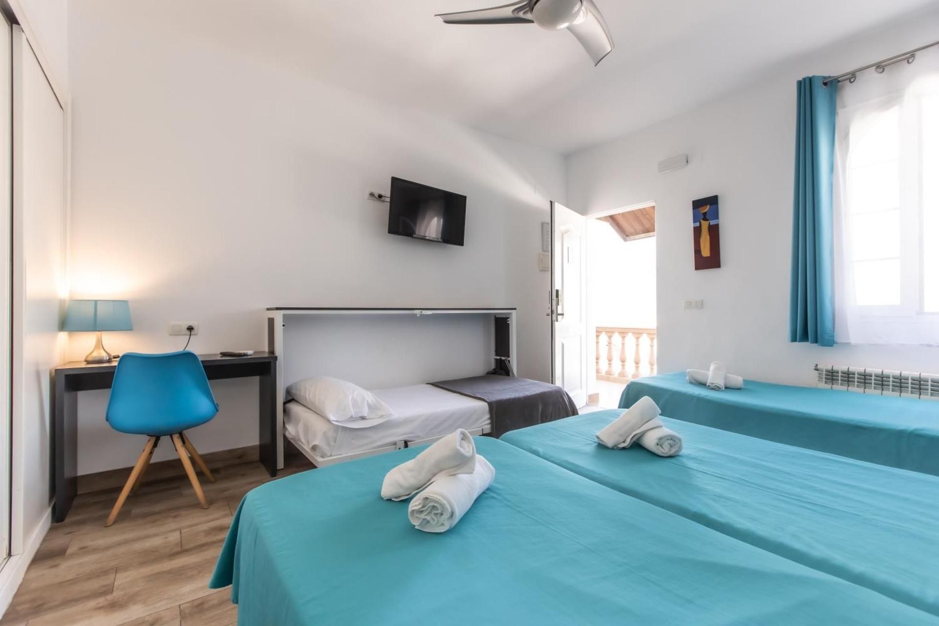Double Room with Free Airport Shuttle (2 +2)