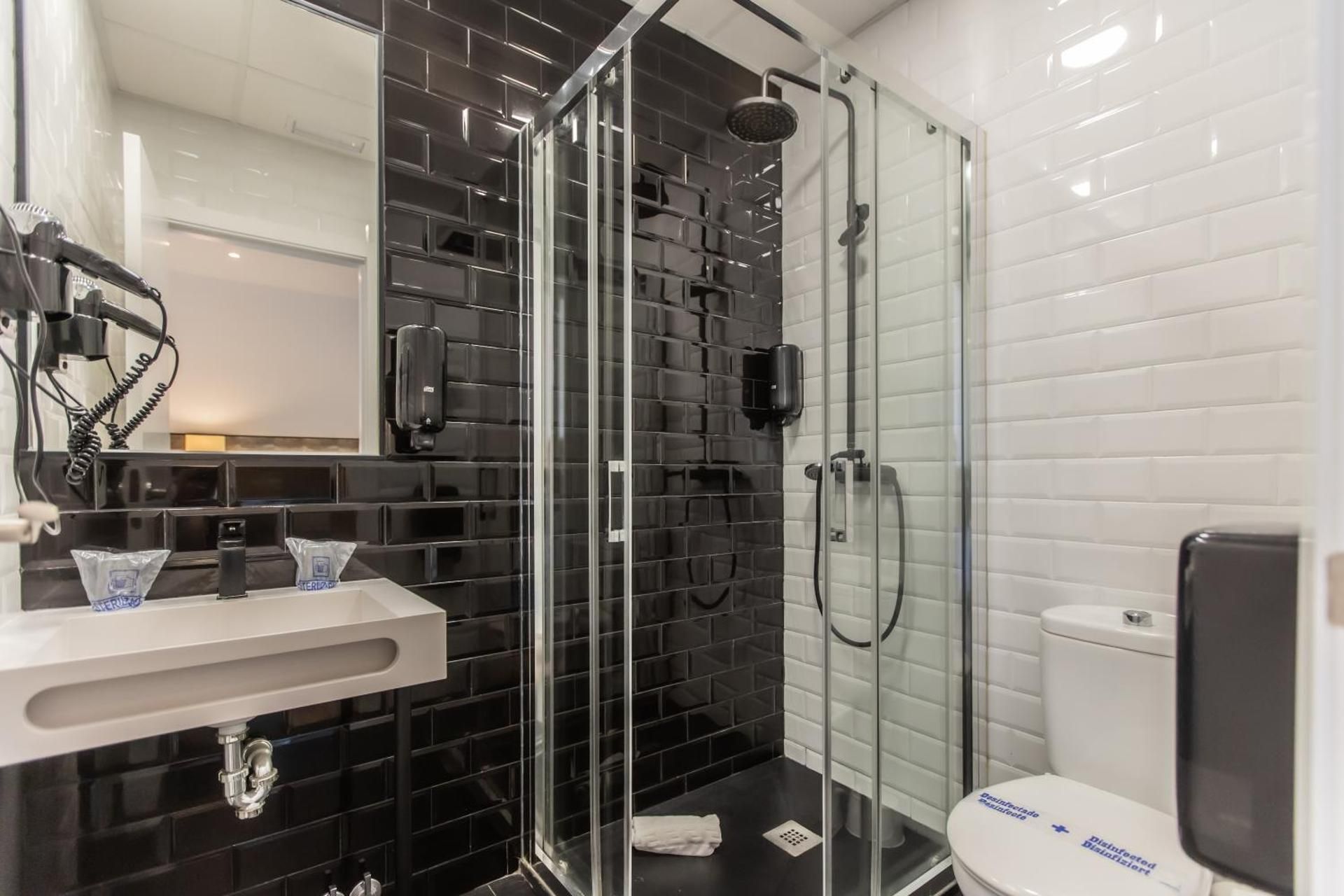 Single Room with Free Airport Shuttle