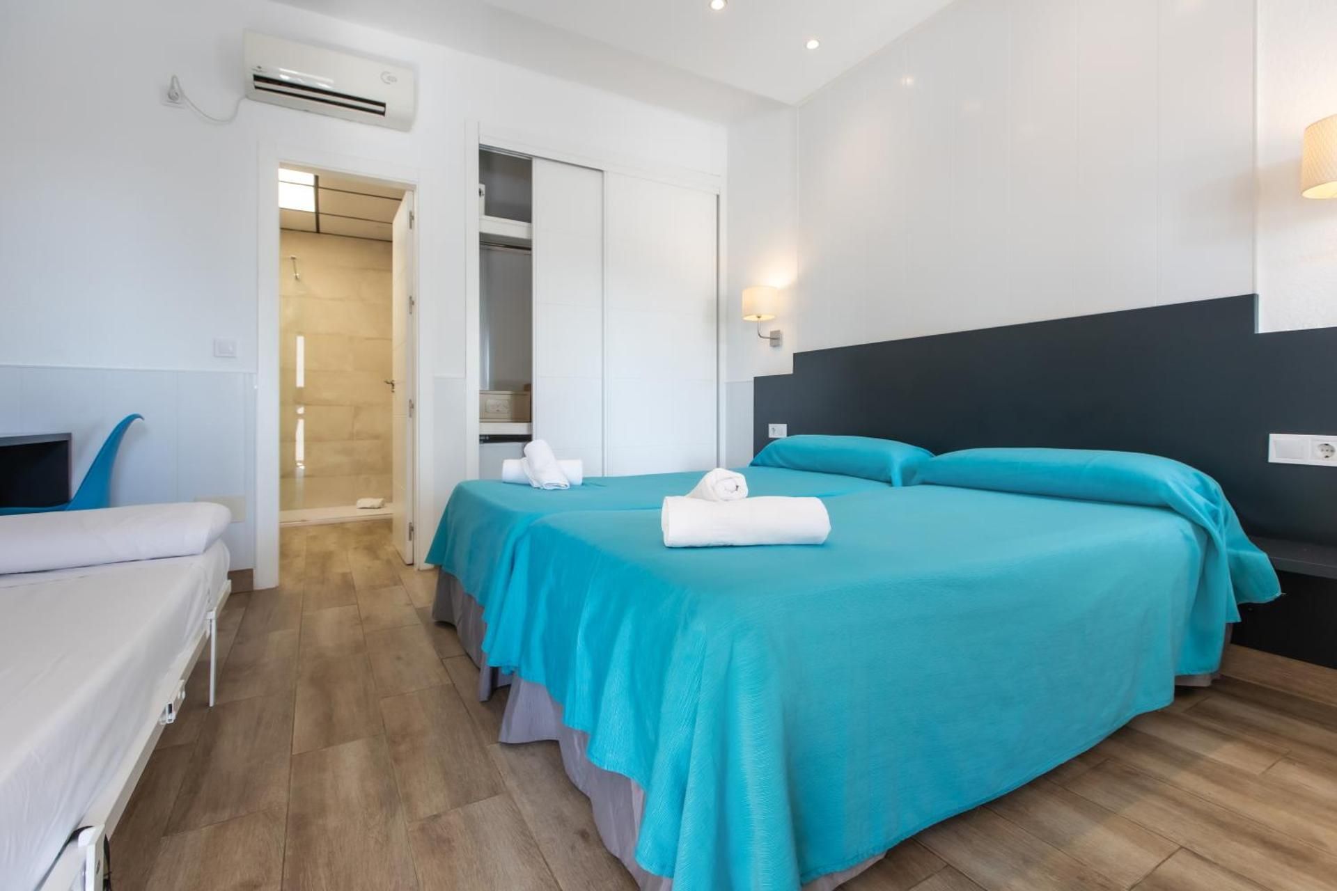 Triple Room with Free Airport Shuttle