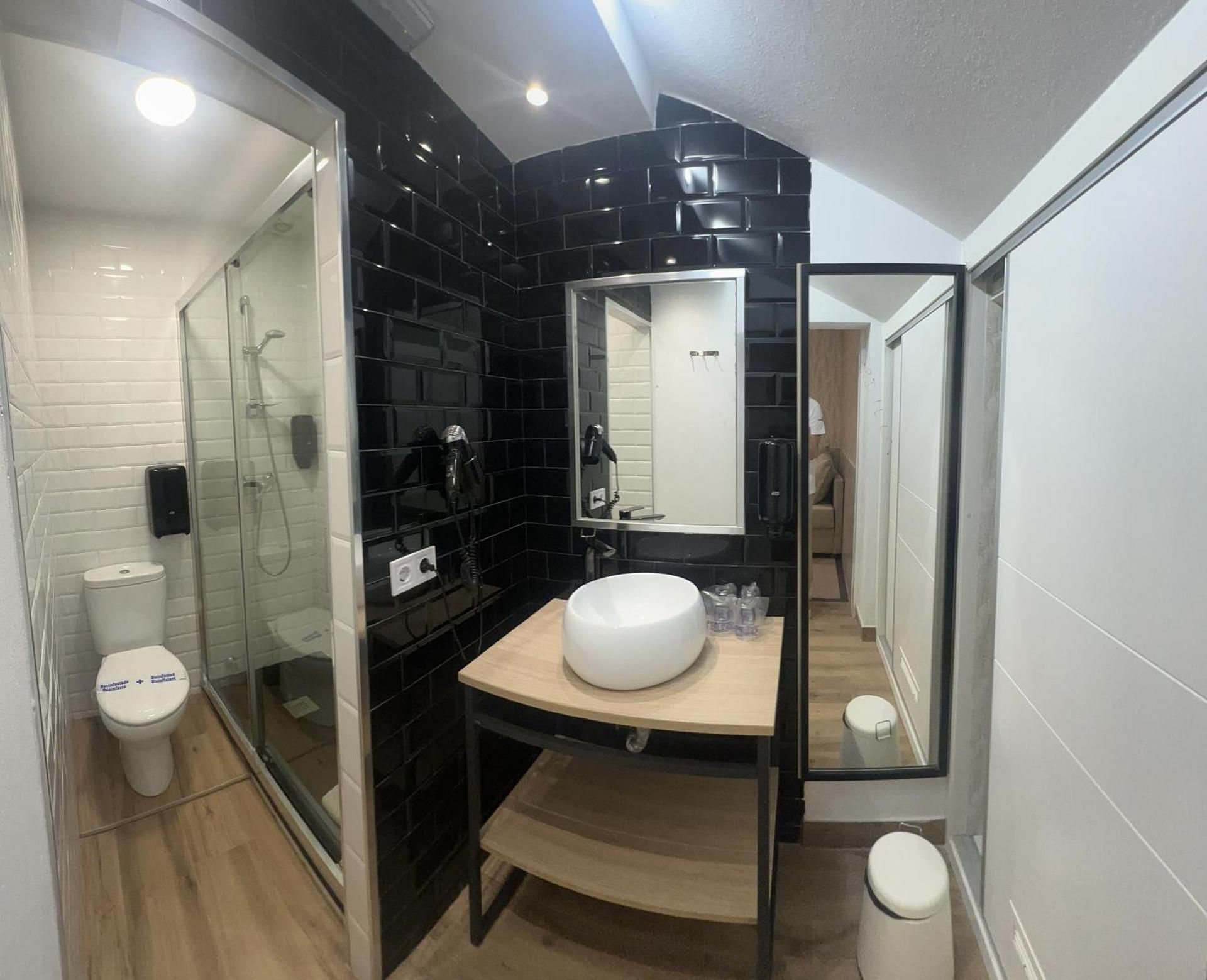 Family Room with Free Airport Shuttle