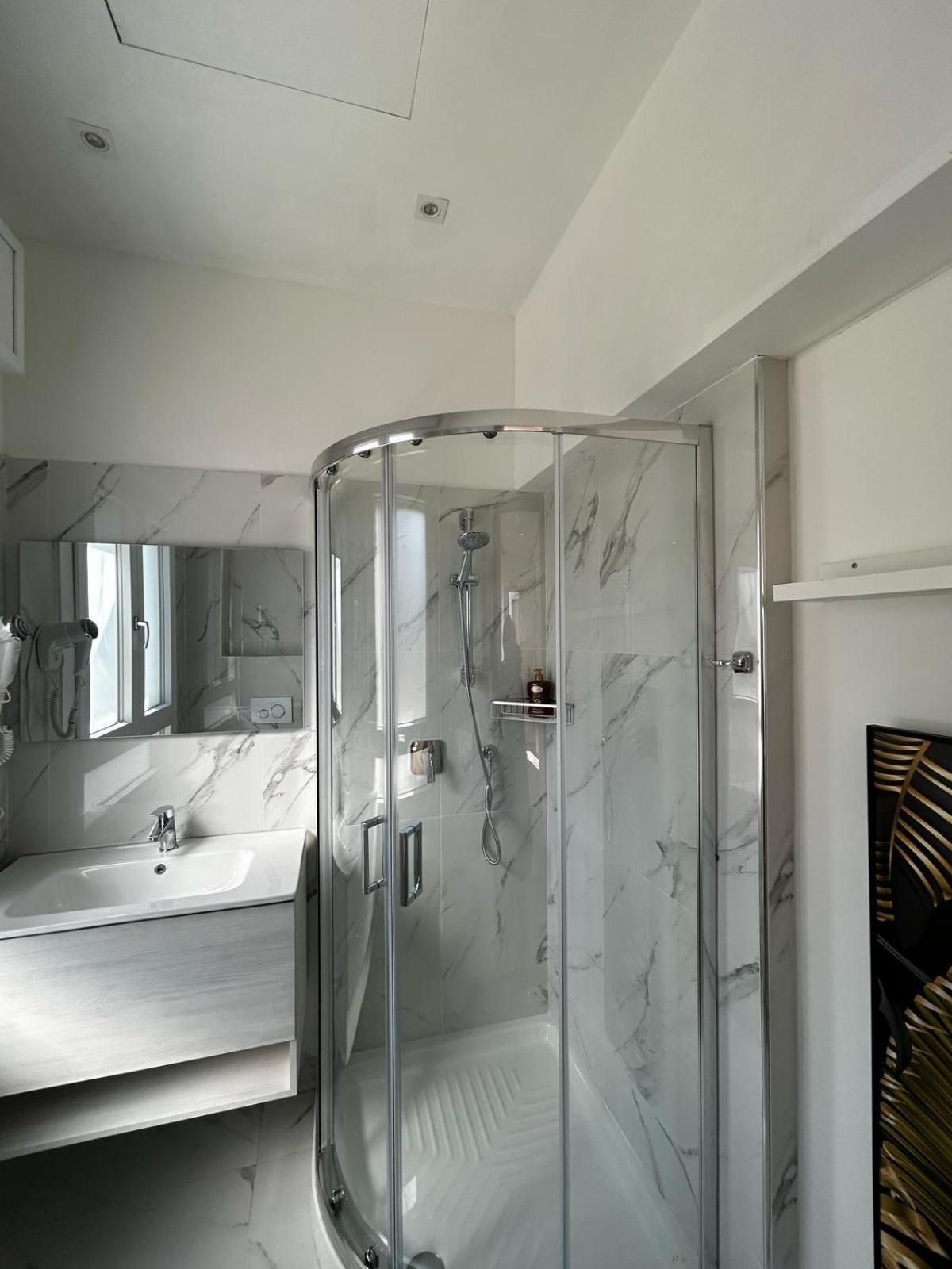 Two-Bedroom Deluxe Apartment with Balcony