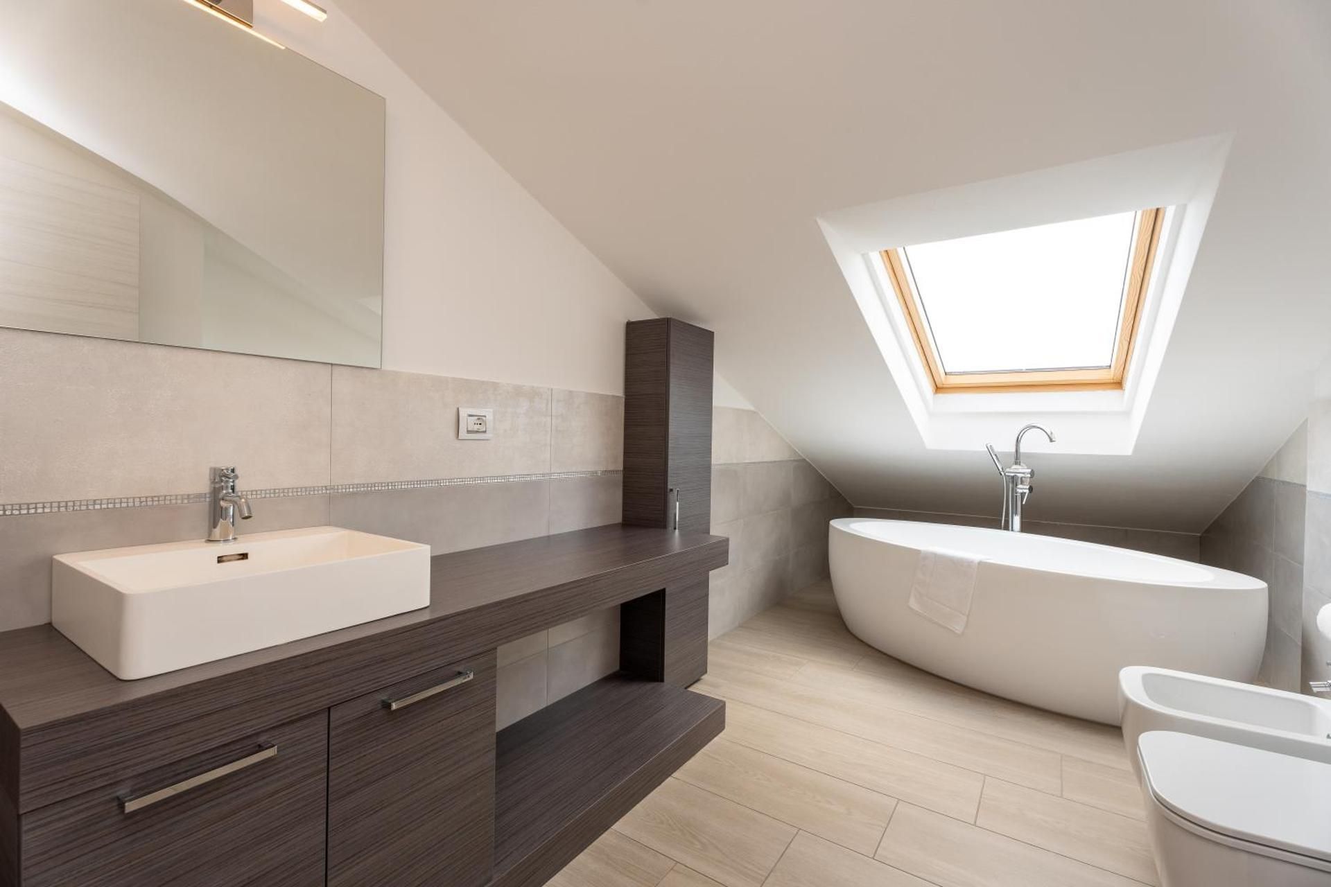 Three-Bedroom Deluxe Apartment