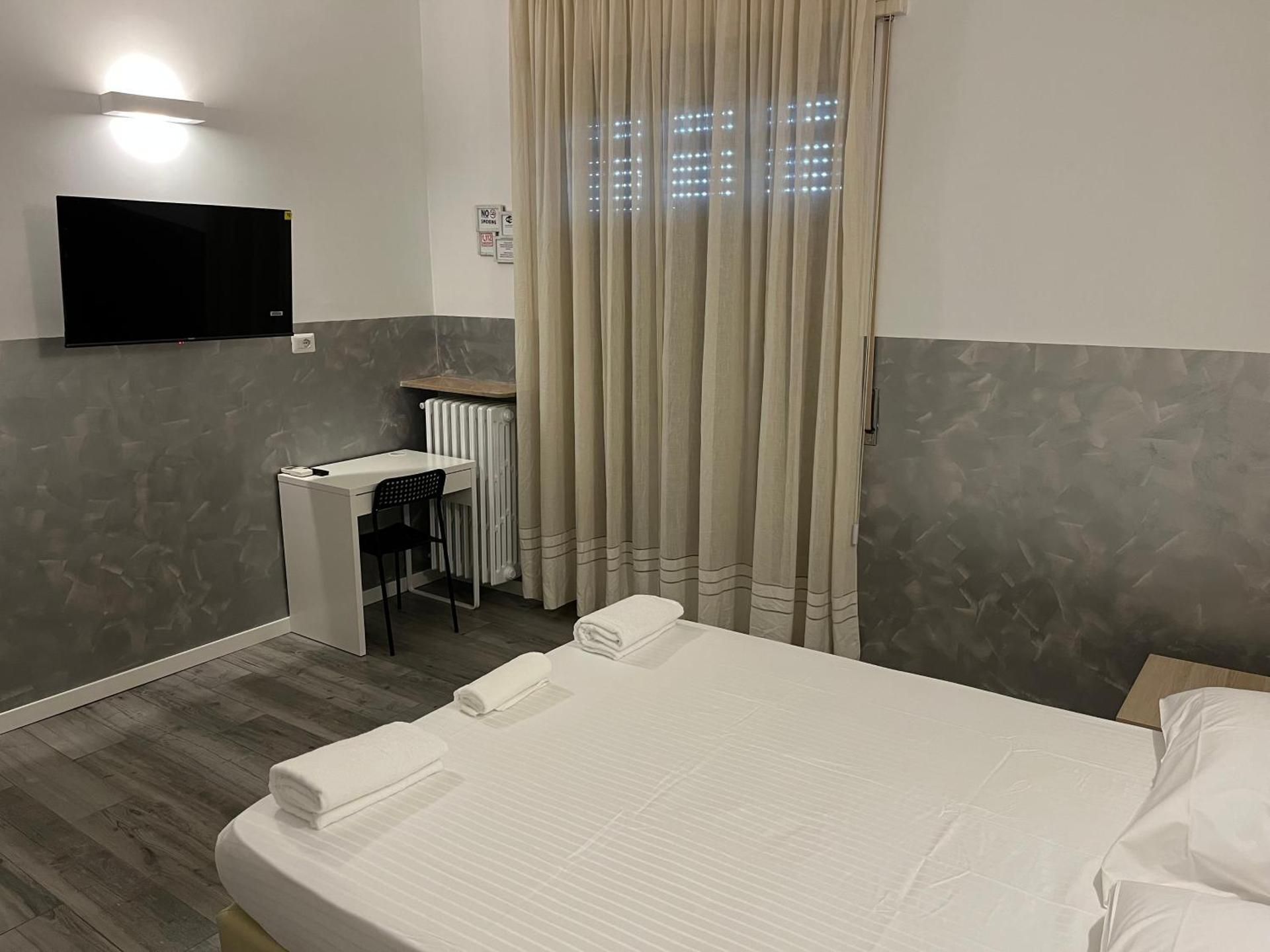 Queen Room with Shared Bathroom