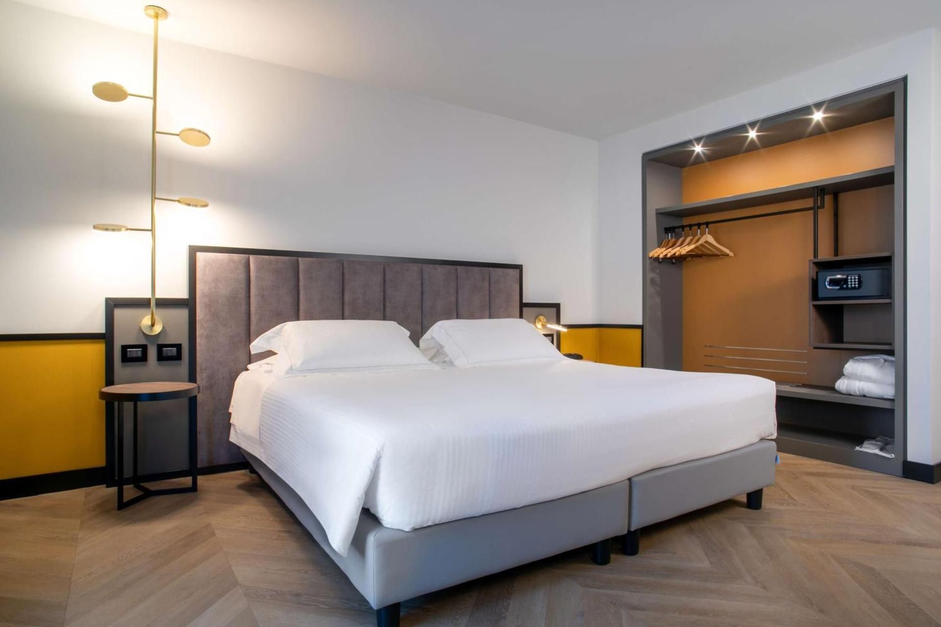 Deluxe Queen Room