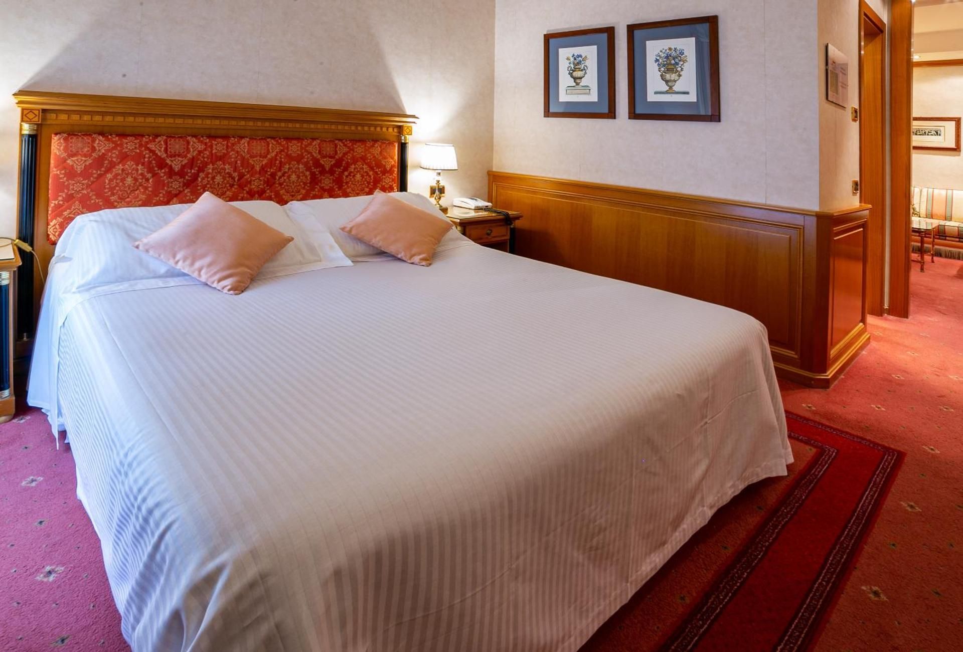 Deluxe Queen Room