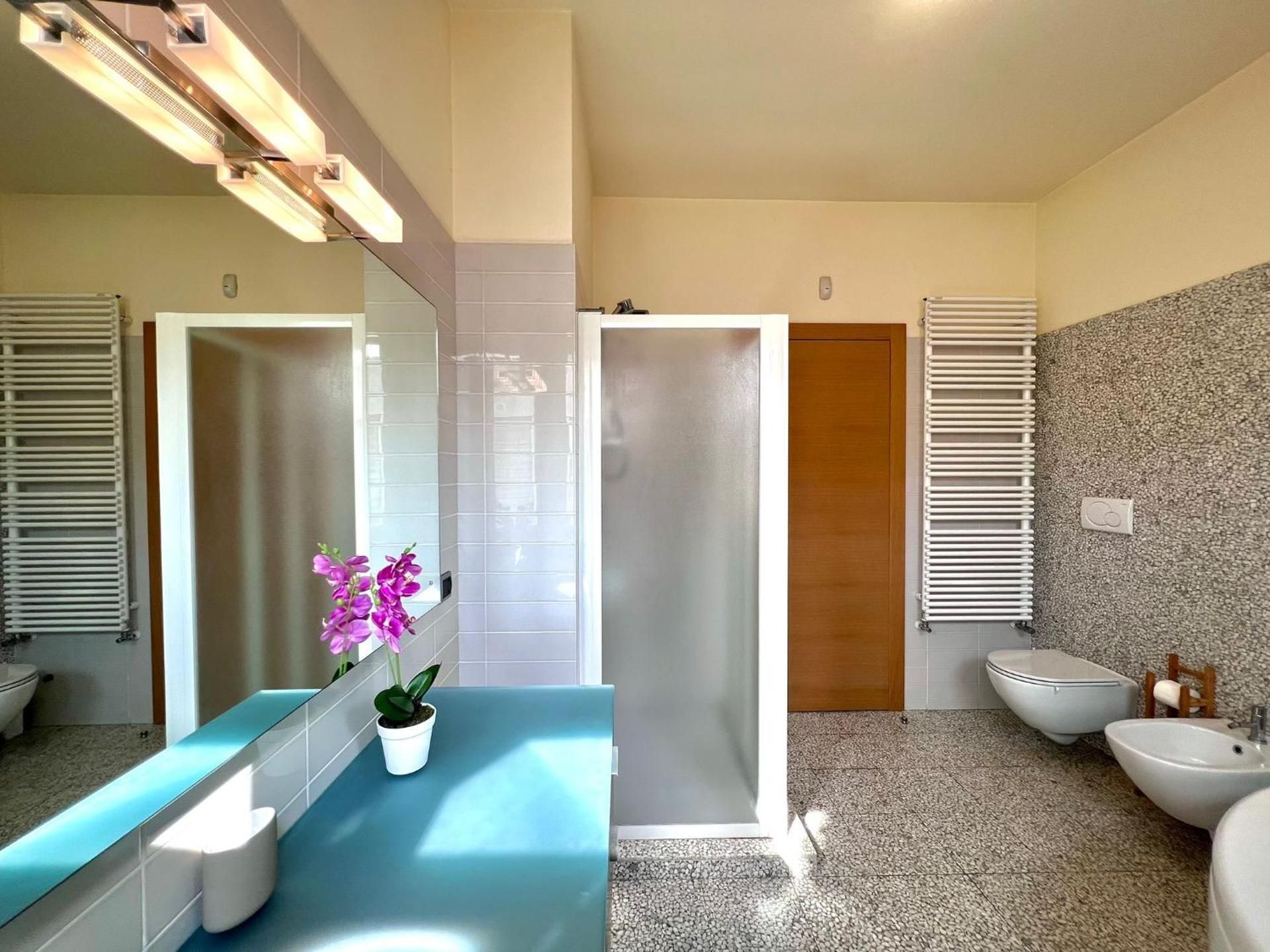 Single Room with Shared Bathroom